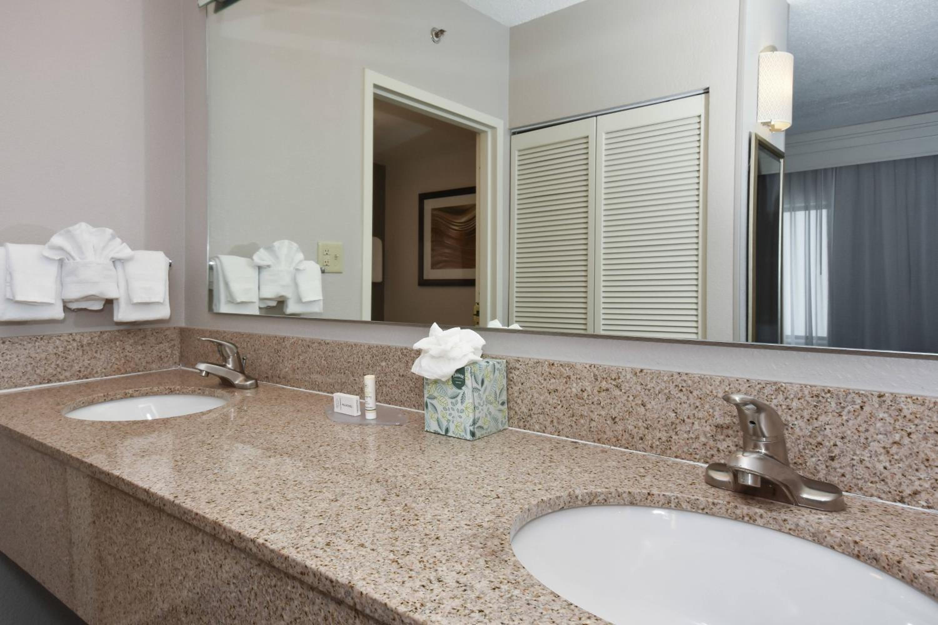 One-Bedroom King Suite - Photo 5