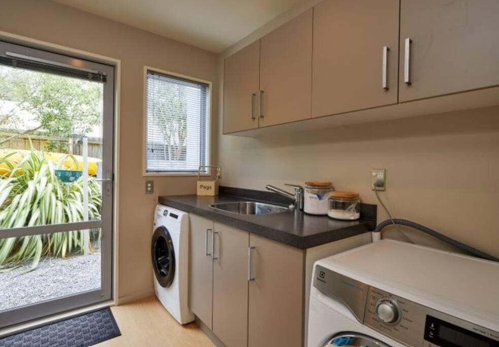 Three-Bedroom House photo 2