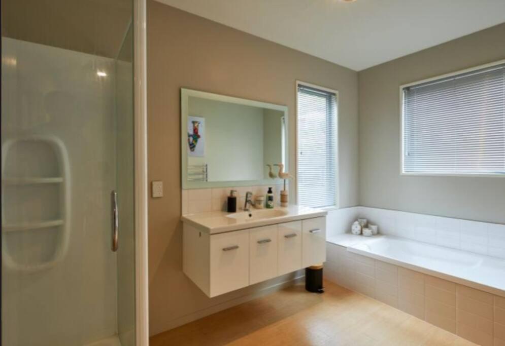 Three-Bedroom House photo 3