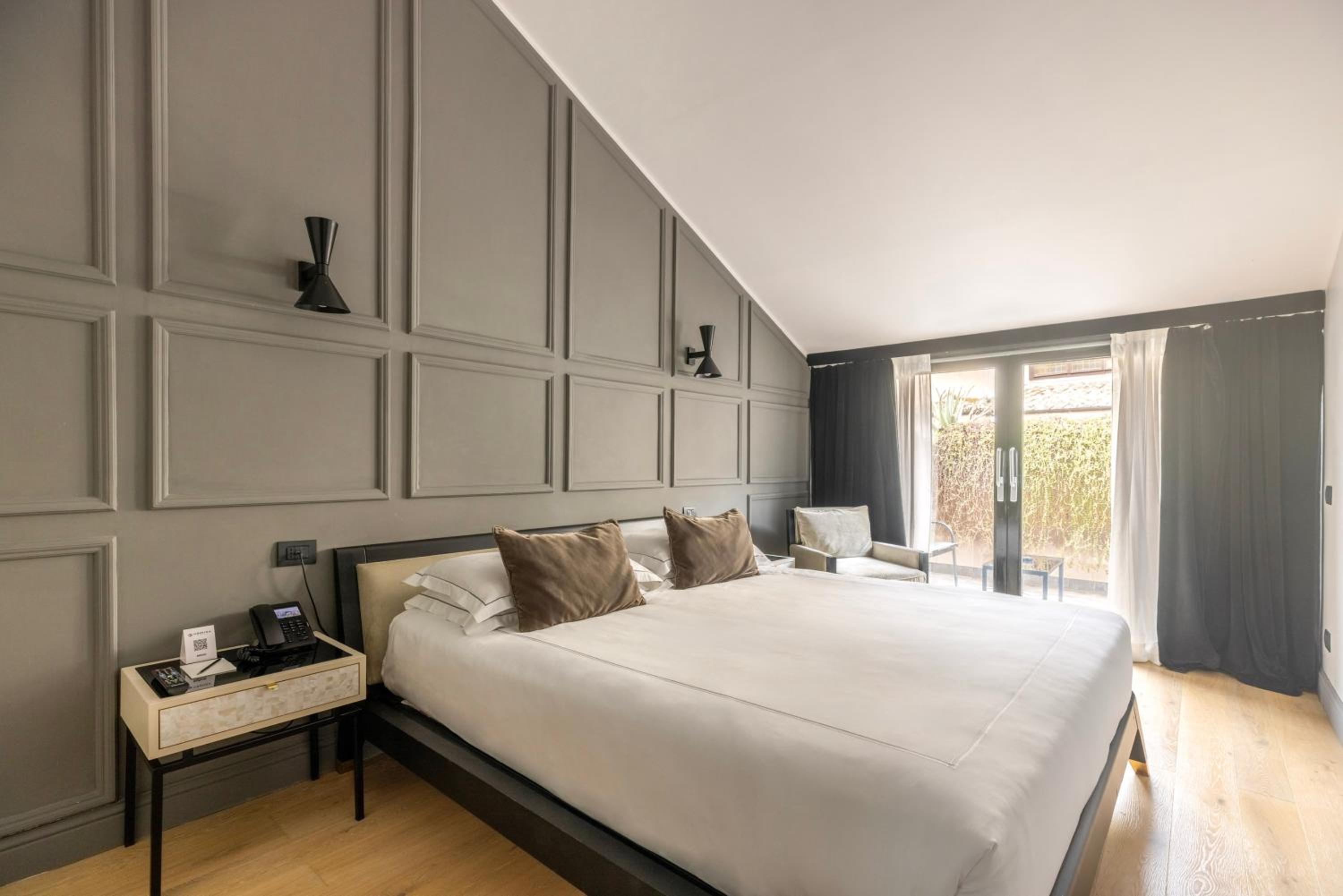 Deluxe Suite With Spa Bath