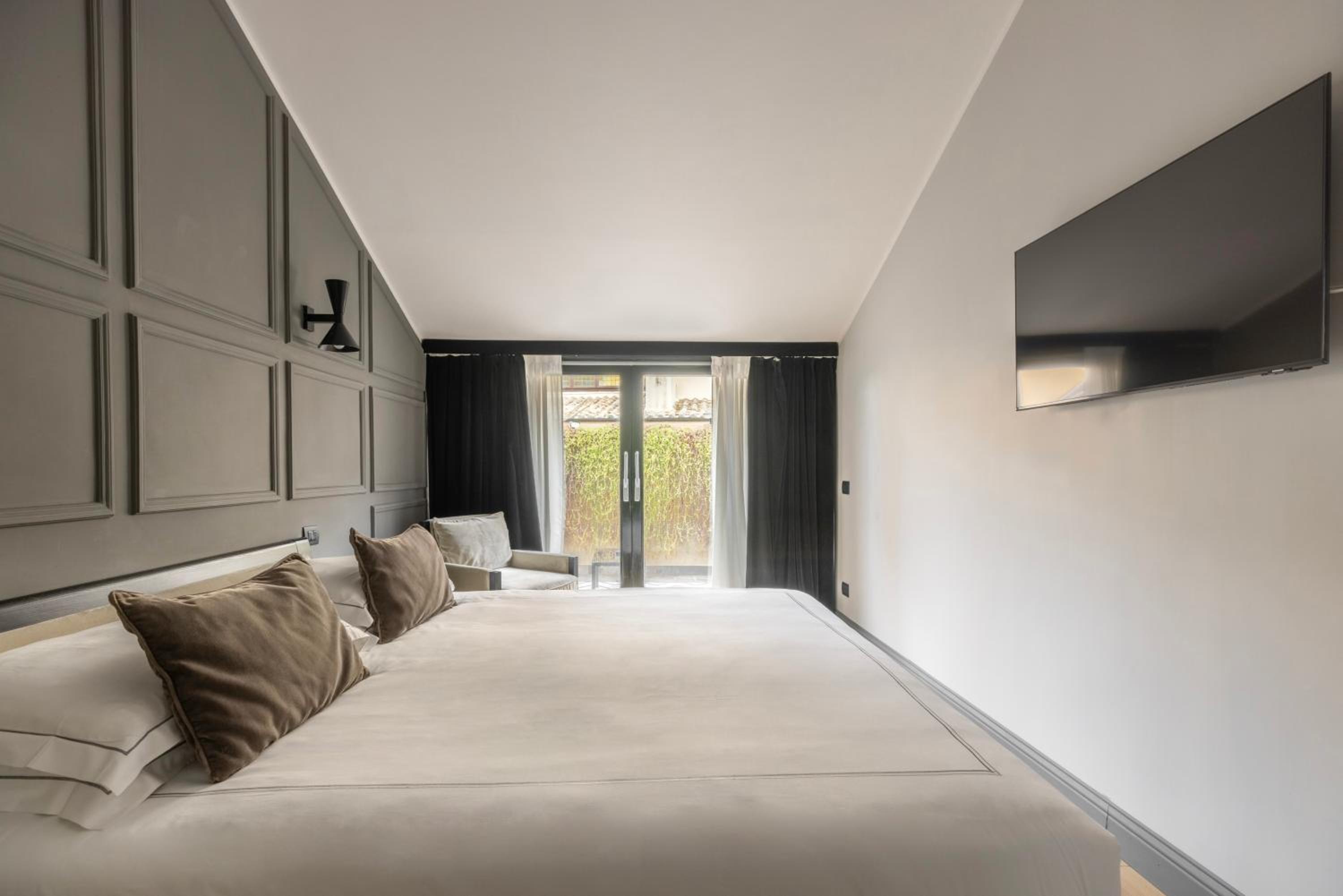Deluxe Suite With Spa Bath