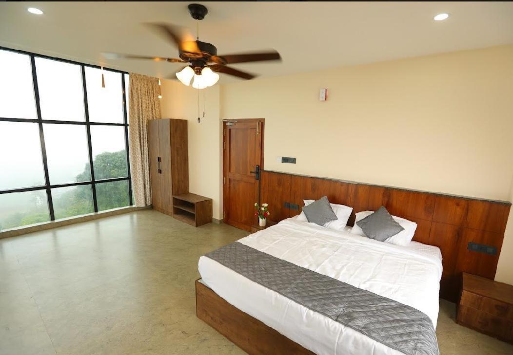 Deluxe Double Room With Balcony photo 1