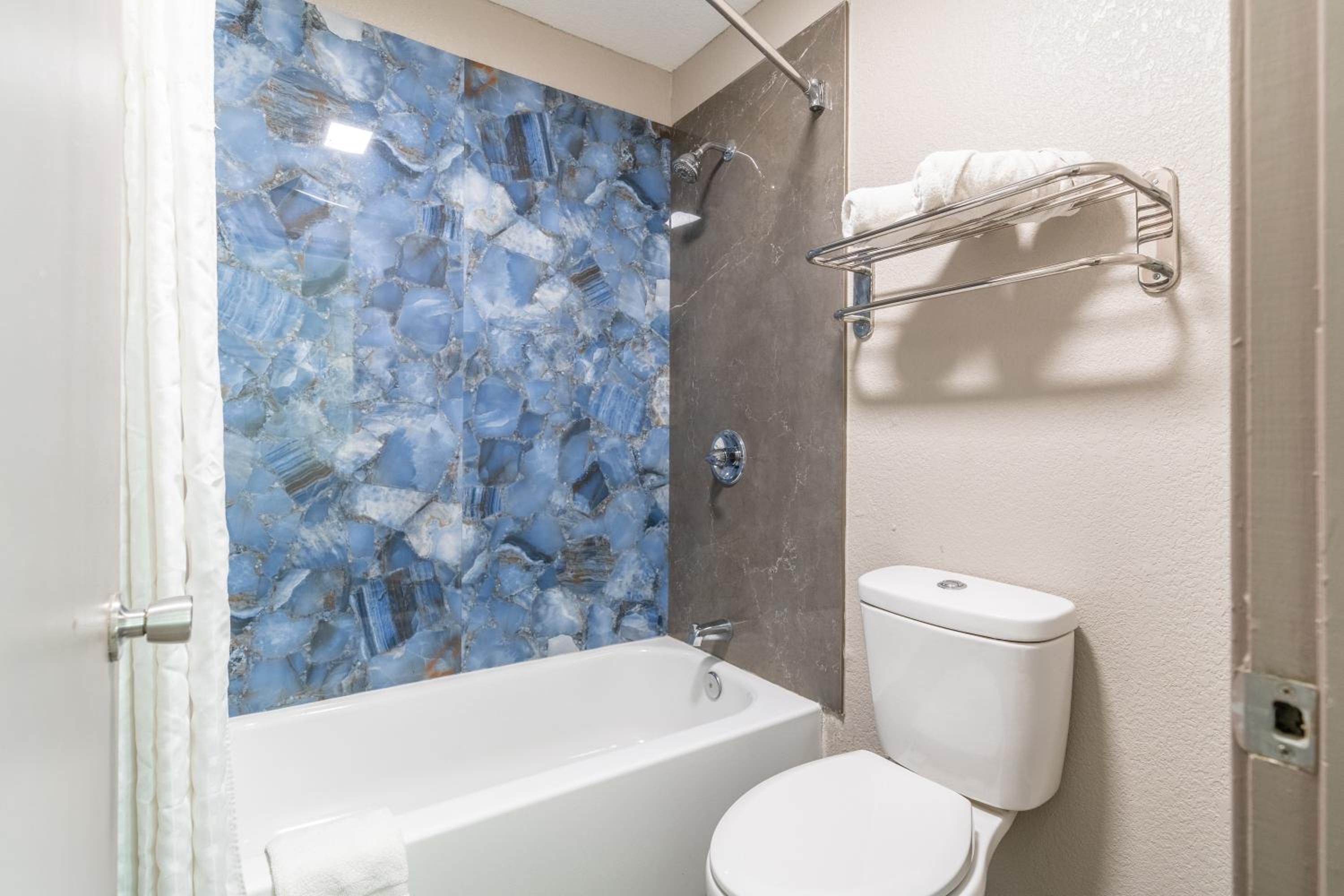 Super 8 by Wyndham San Antonio/Riverwalk Area, Photo 10