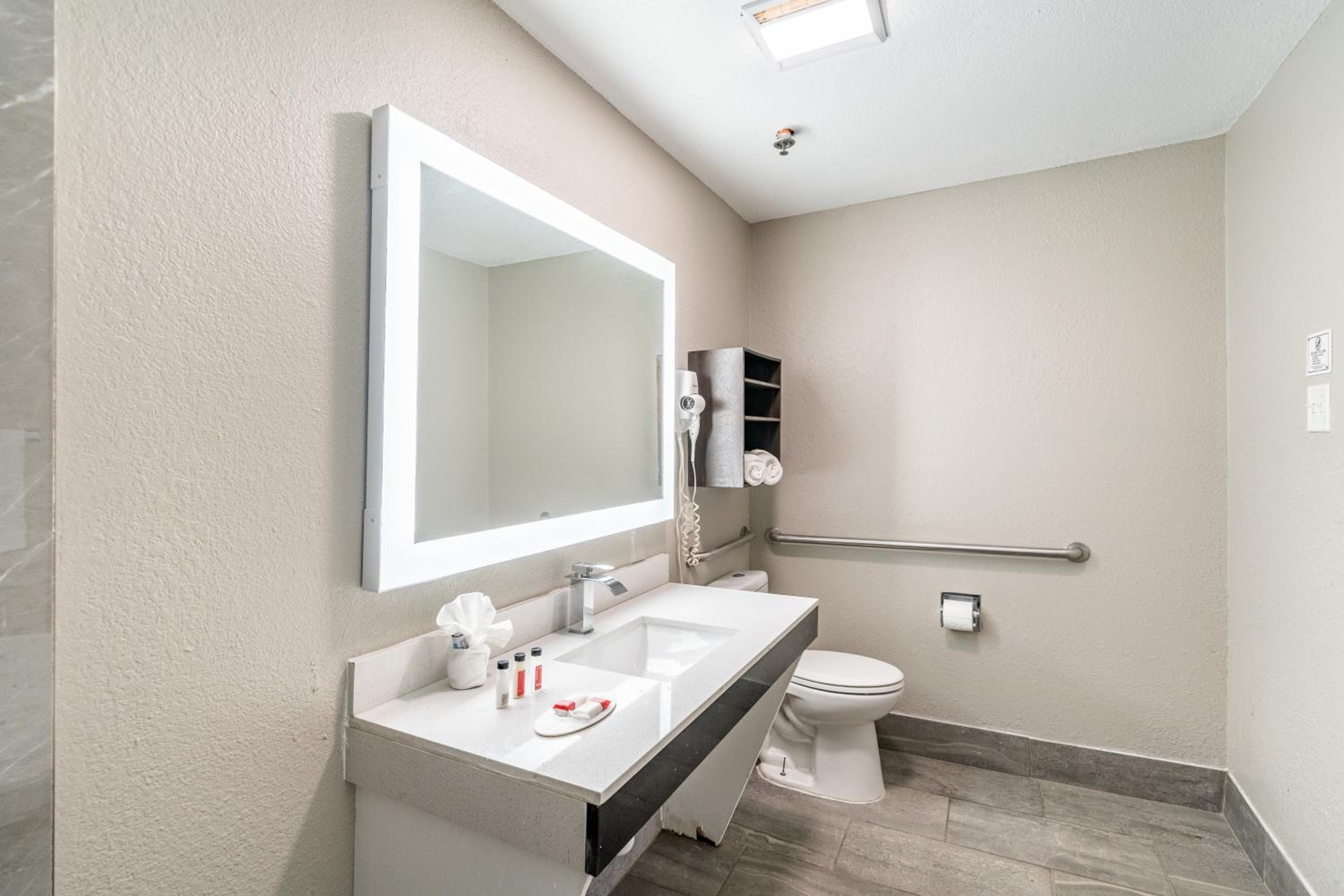 Super 8 by Wyndham San Antonio/Riverwalk Area, Photo 15