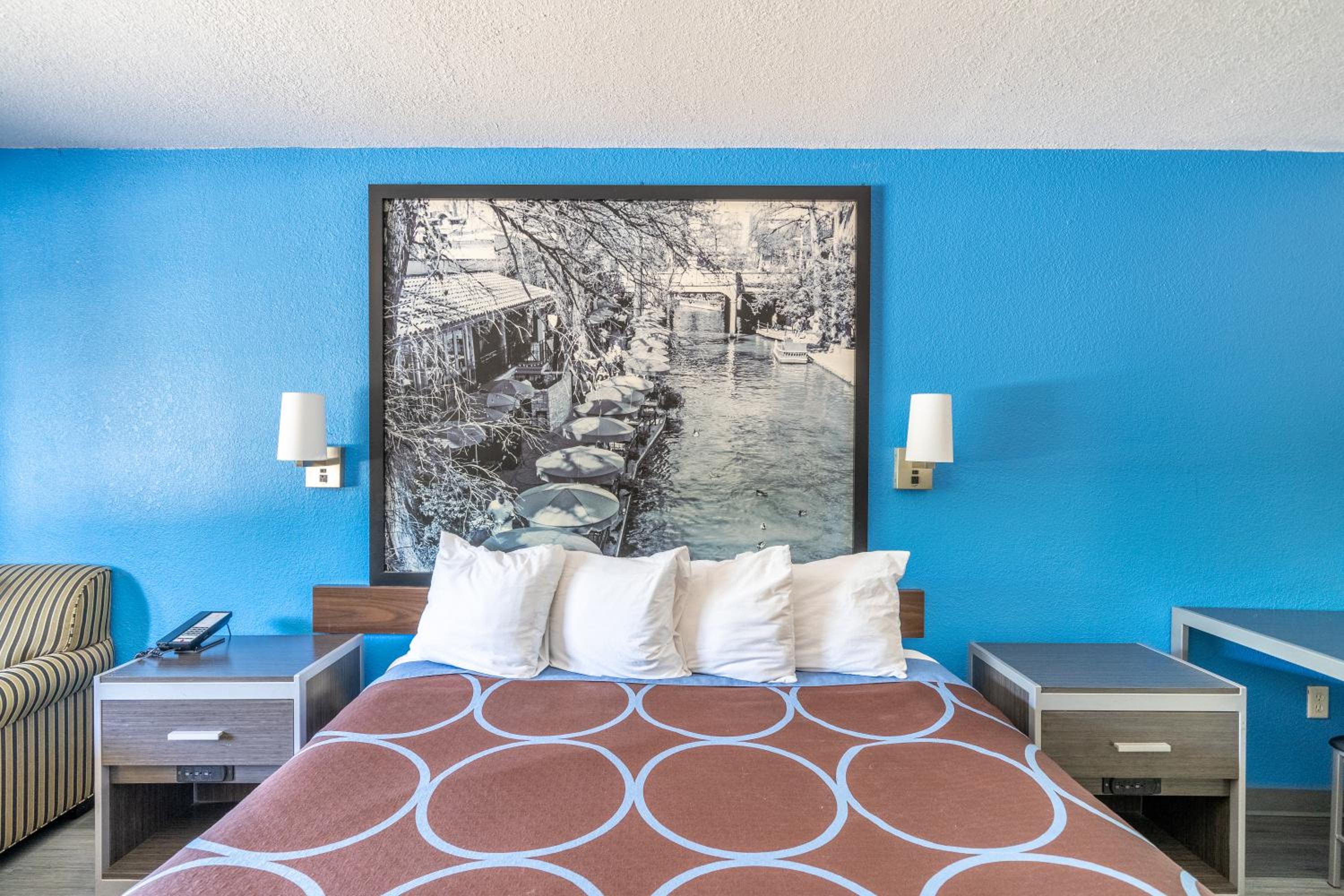 Super 8 by Wyndham San Antonio/Riverwalk Area, Photo 24