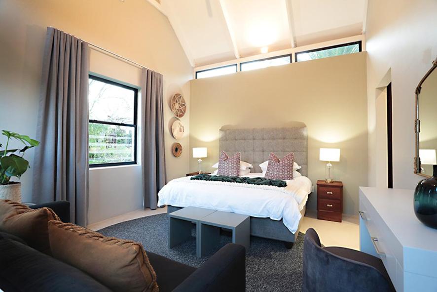 Suite - Photo 6