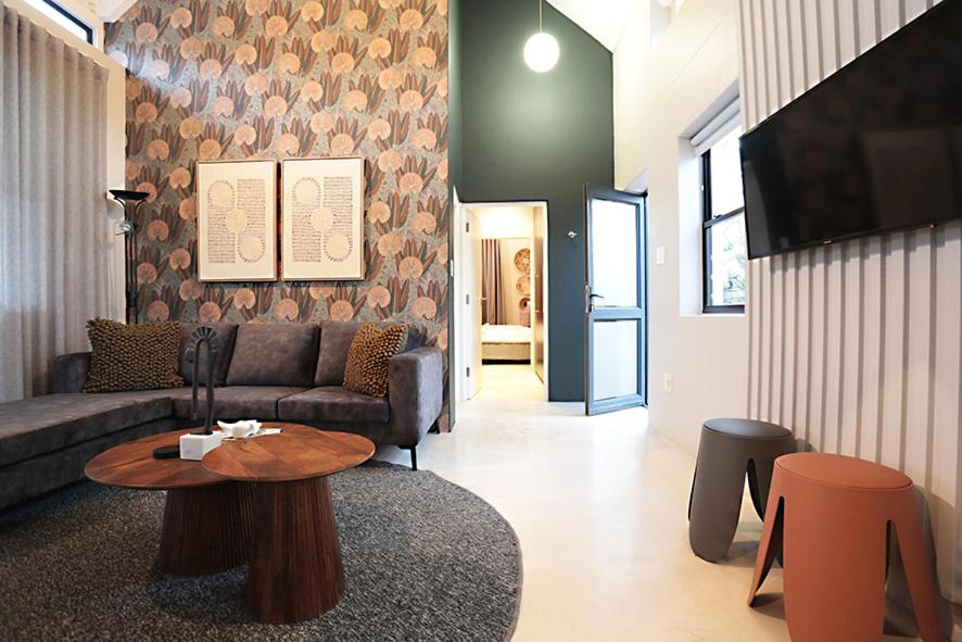 Suite - Photo 7
