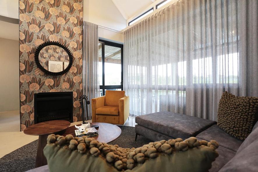 Suite - Photo 8
