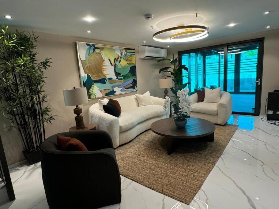 Three-Bedroom House photo 1