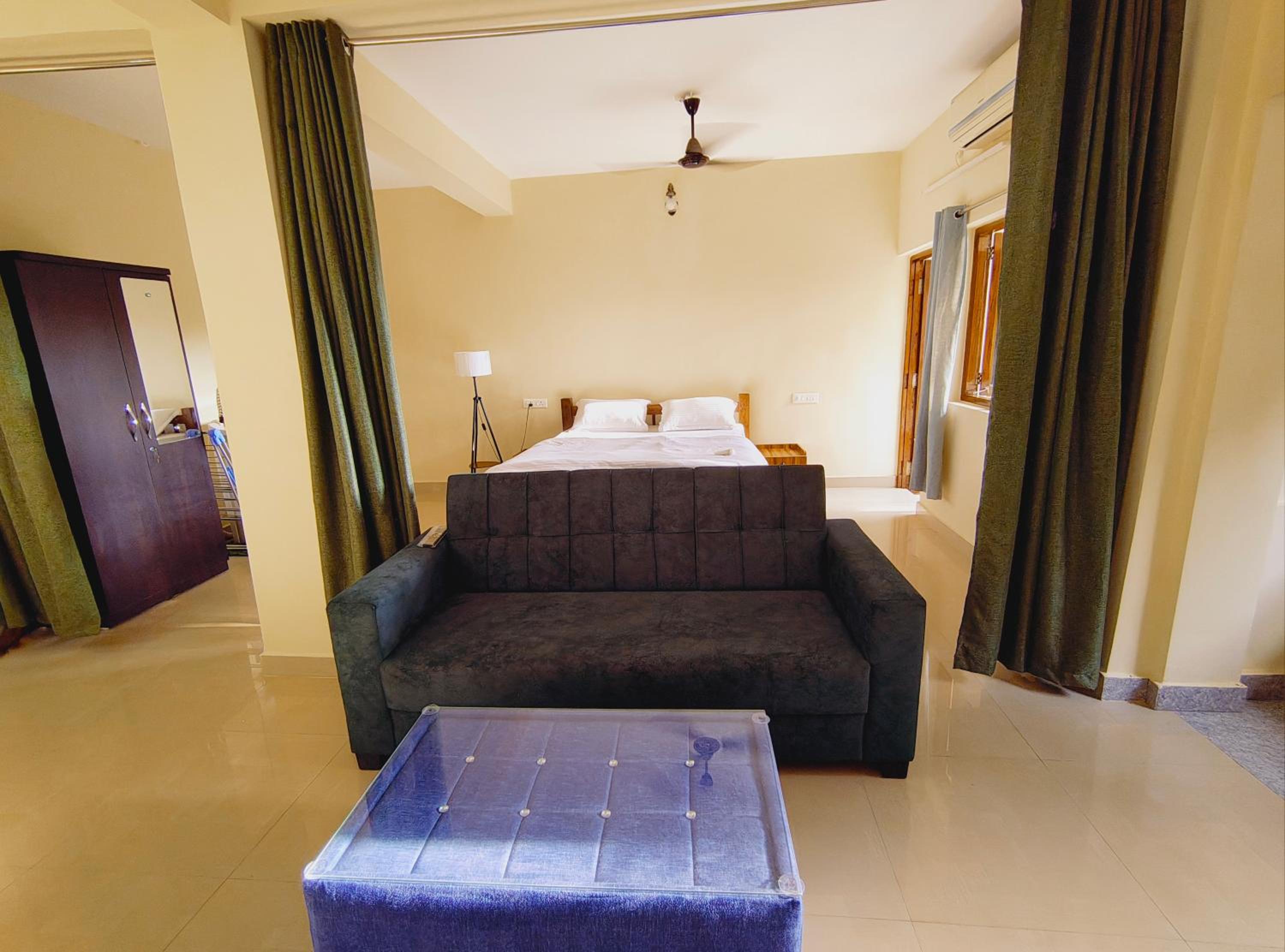 One-Bedroom Apartment - Photo 13