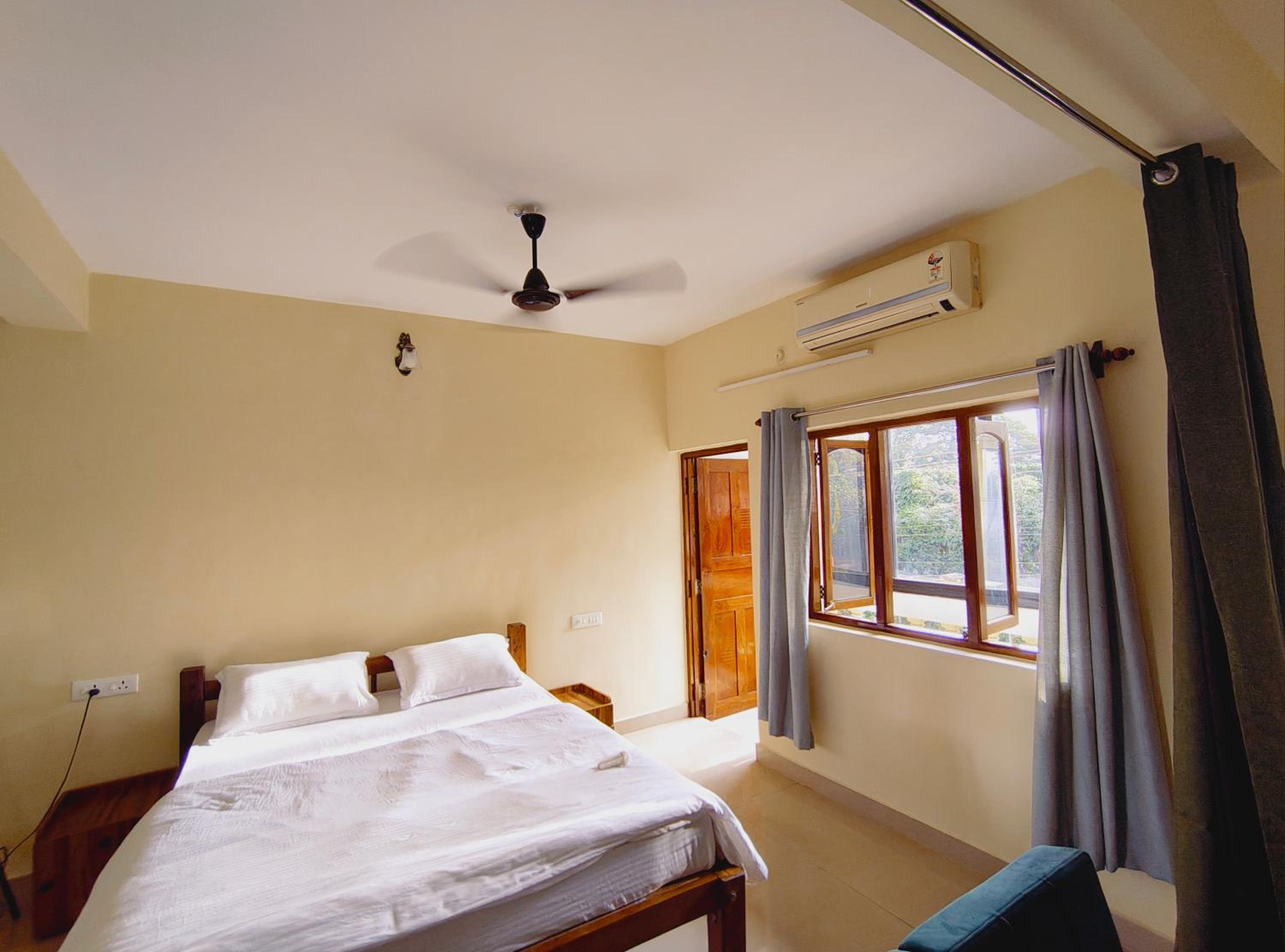One-Bedroom Apartment - Photo 12