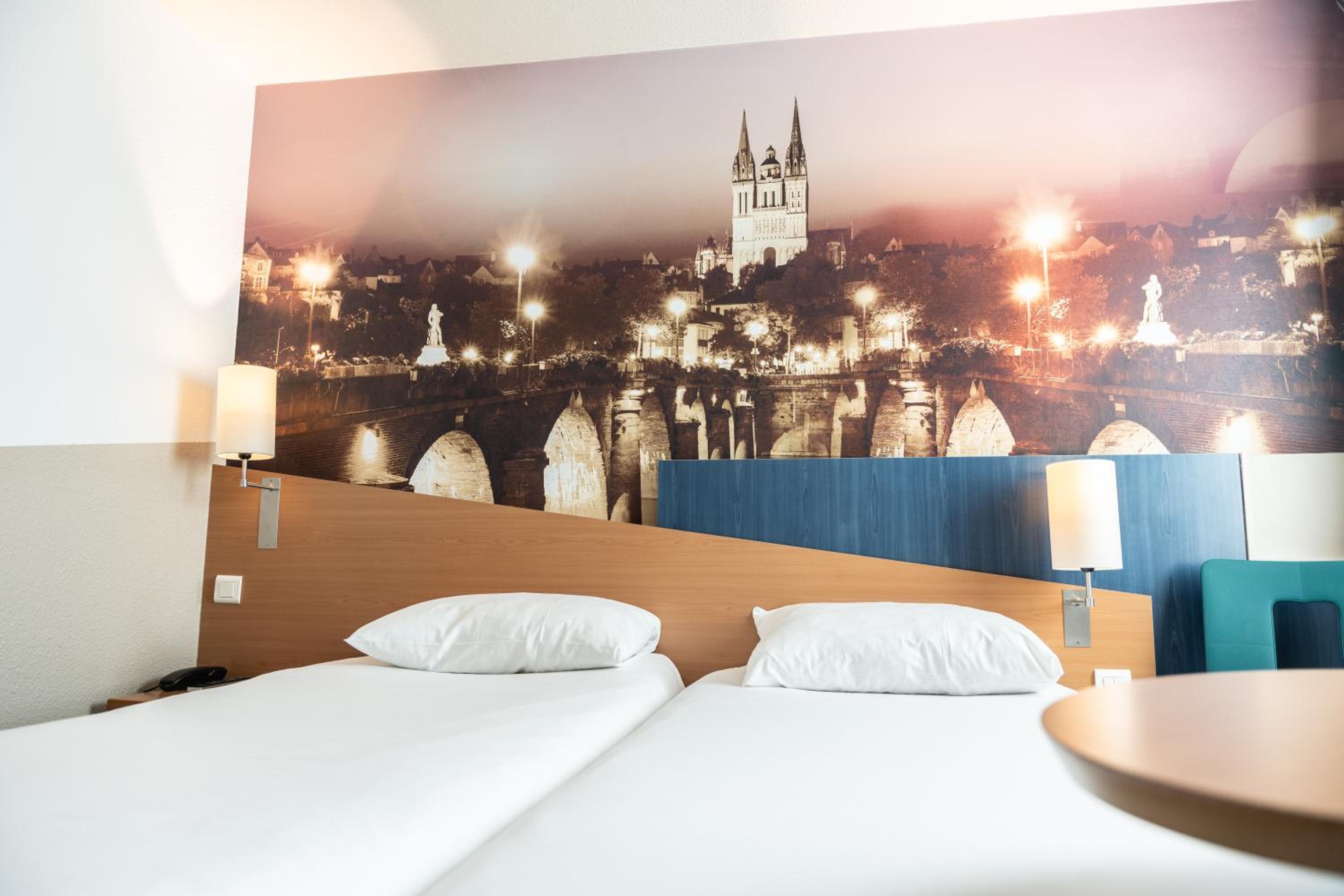 Standard Twin Room - Photo 8