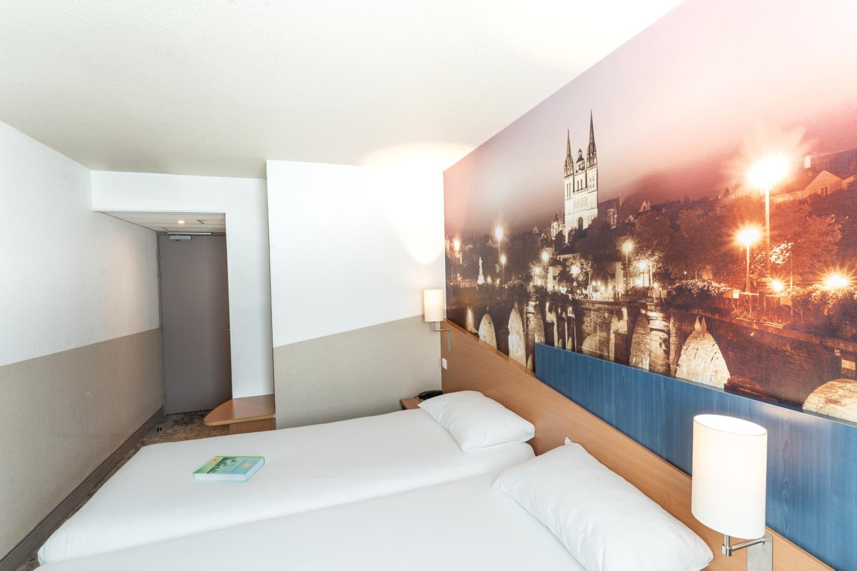Standard Twin Room - Photo 9