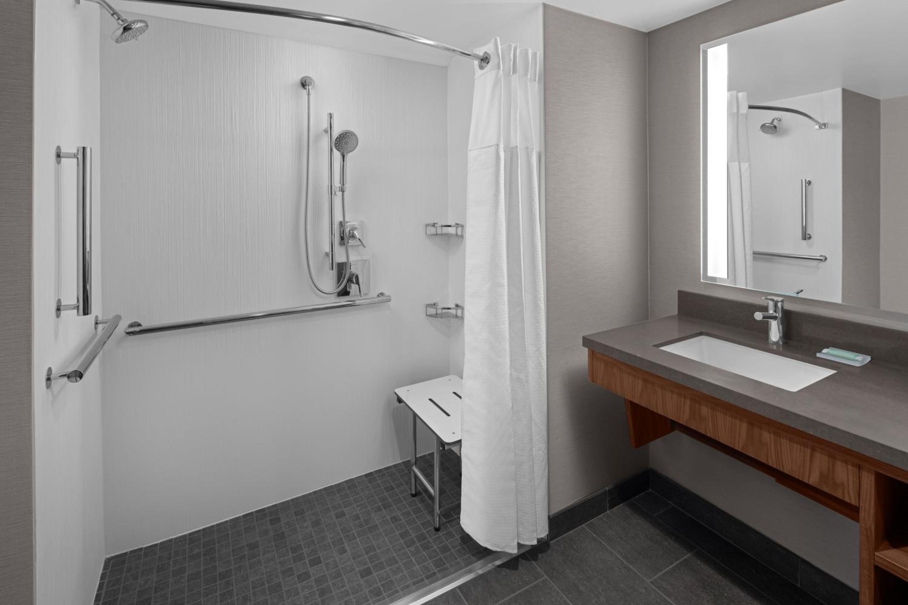Queen Room with Two Queen Beds - Hearing Accessible - Photo 3
