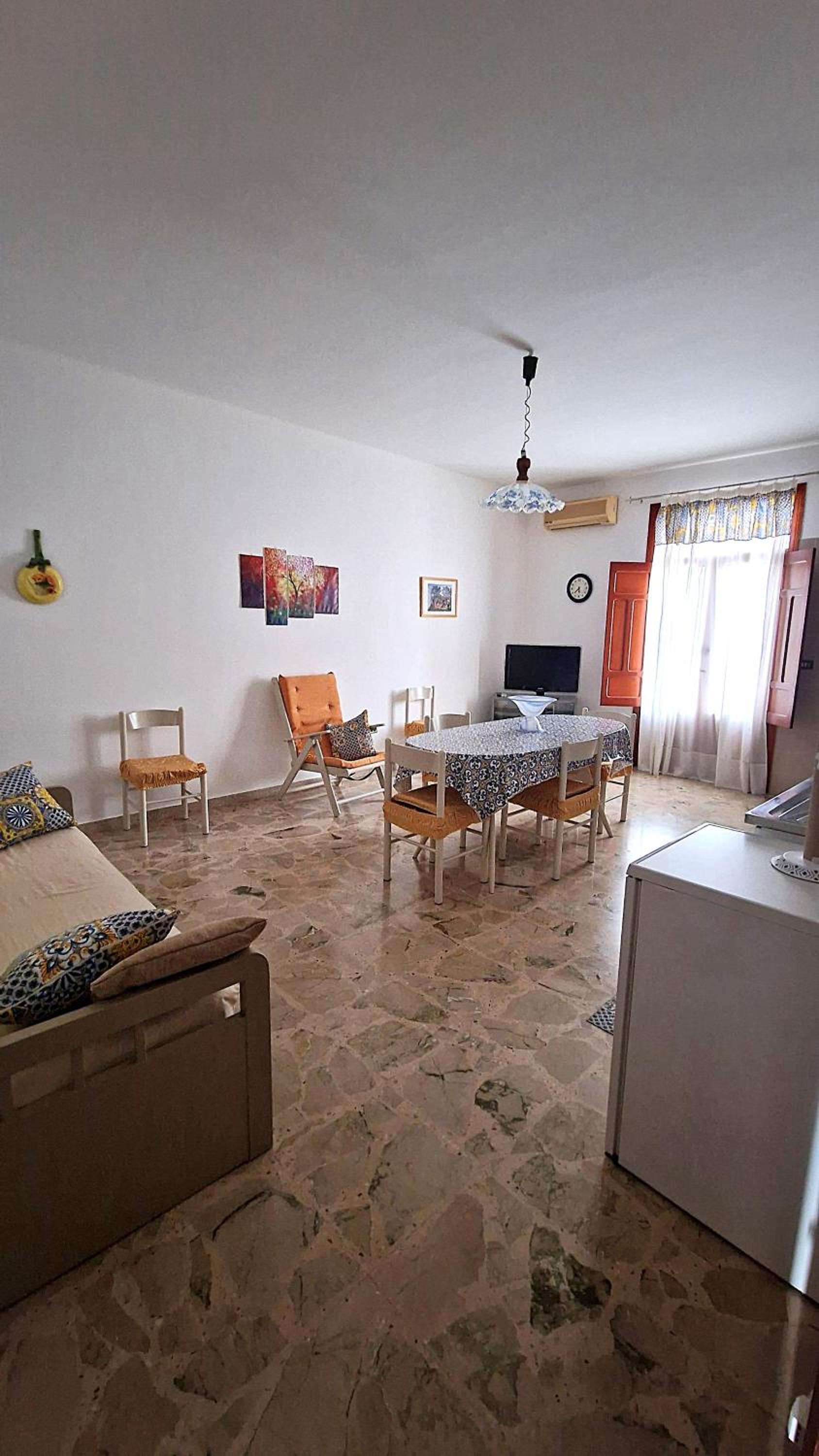 One-Bedroom House photo 1