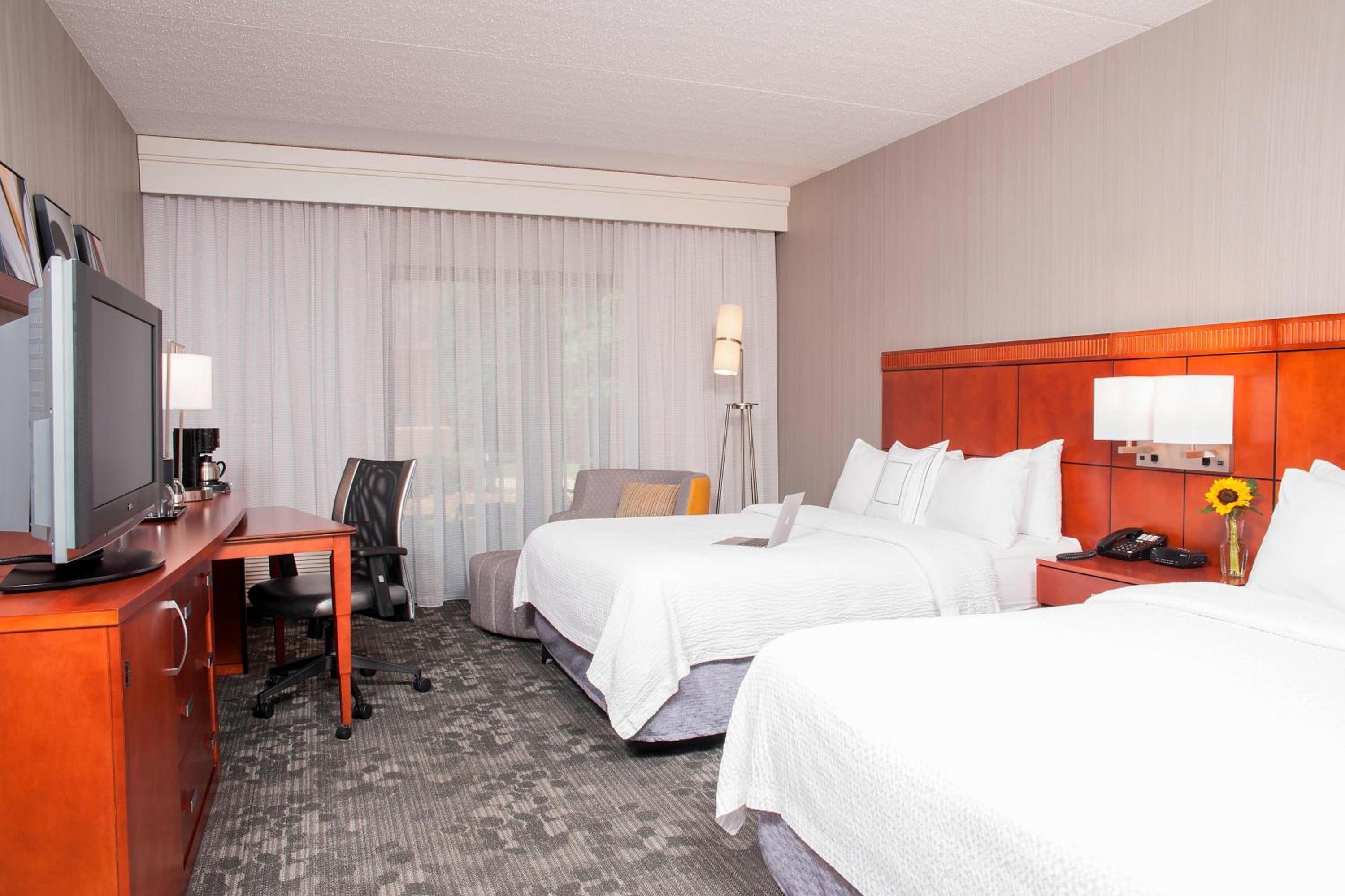 Queen Room with Two Queen Beds at Courtyard Chicago Glenview/Northbrook in Glenview