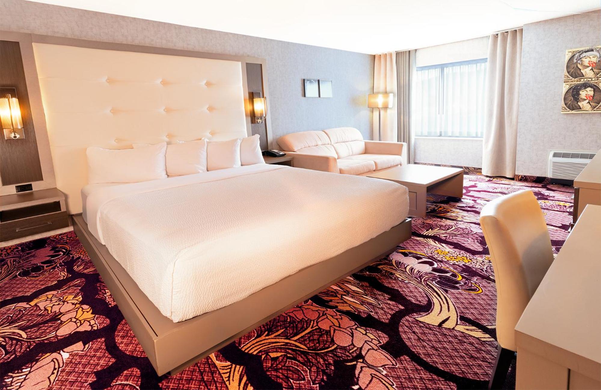 Deluxe King Suite