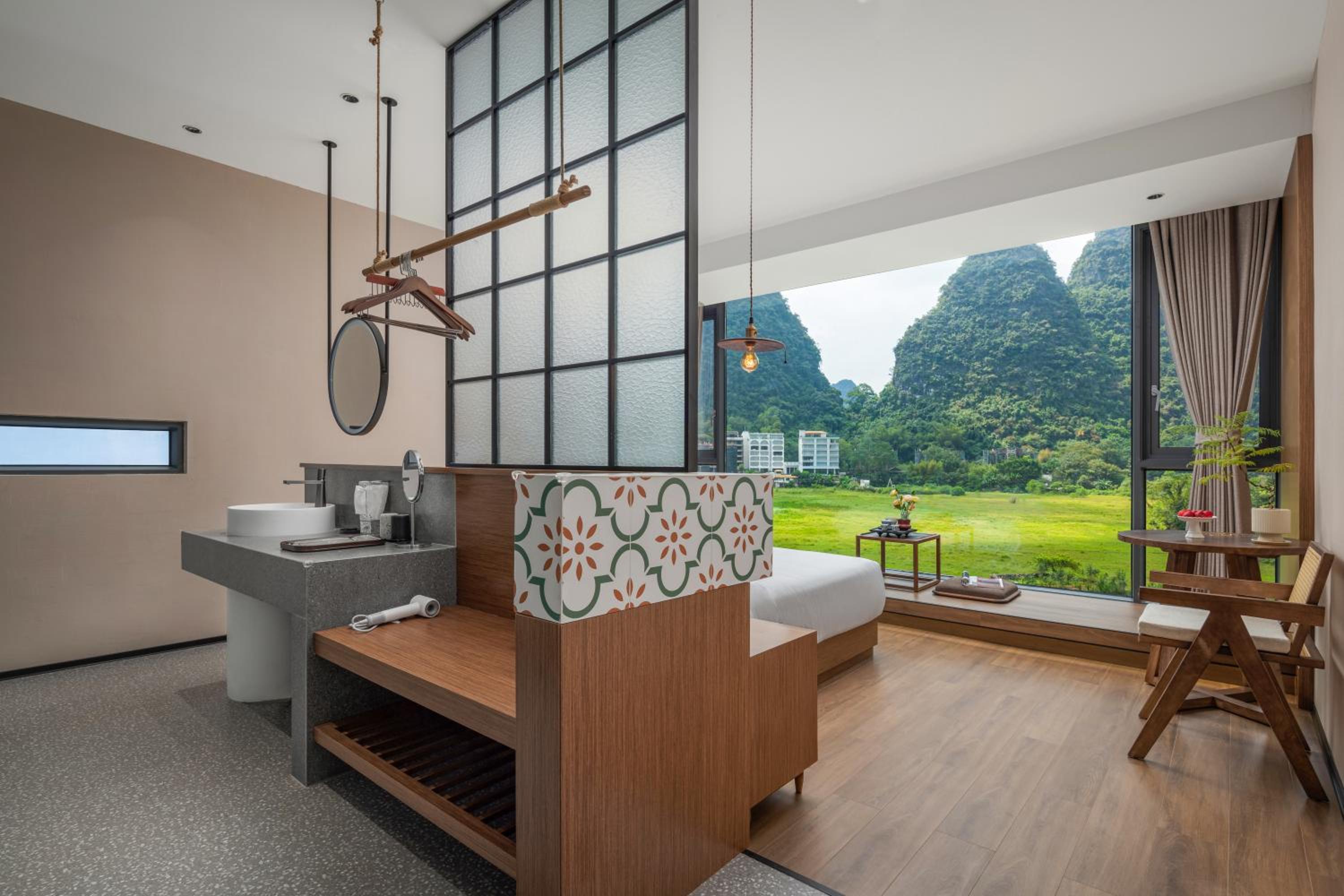 Queen Room with Mountain View photo 3