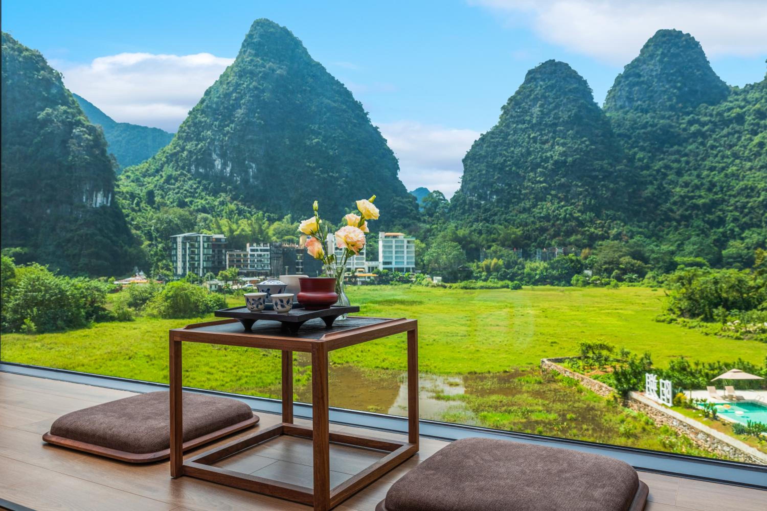 Queen Room with Mountain View photo 2