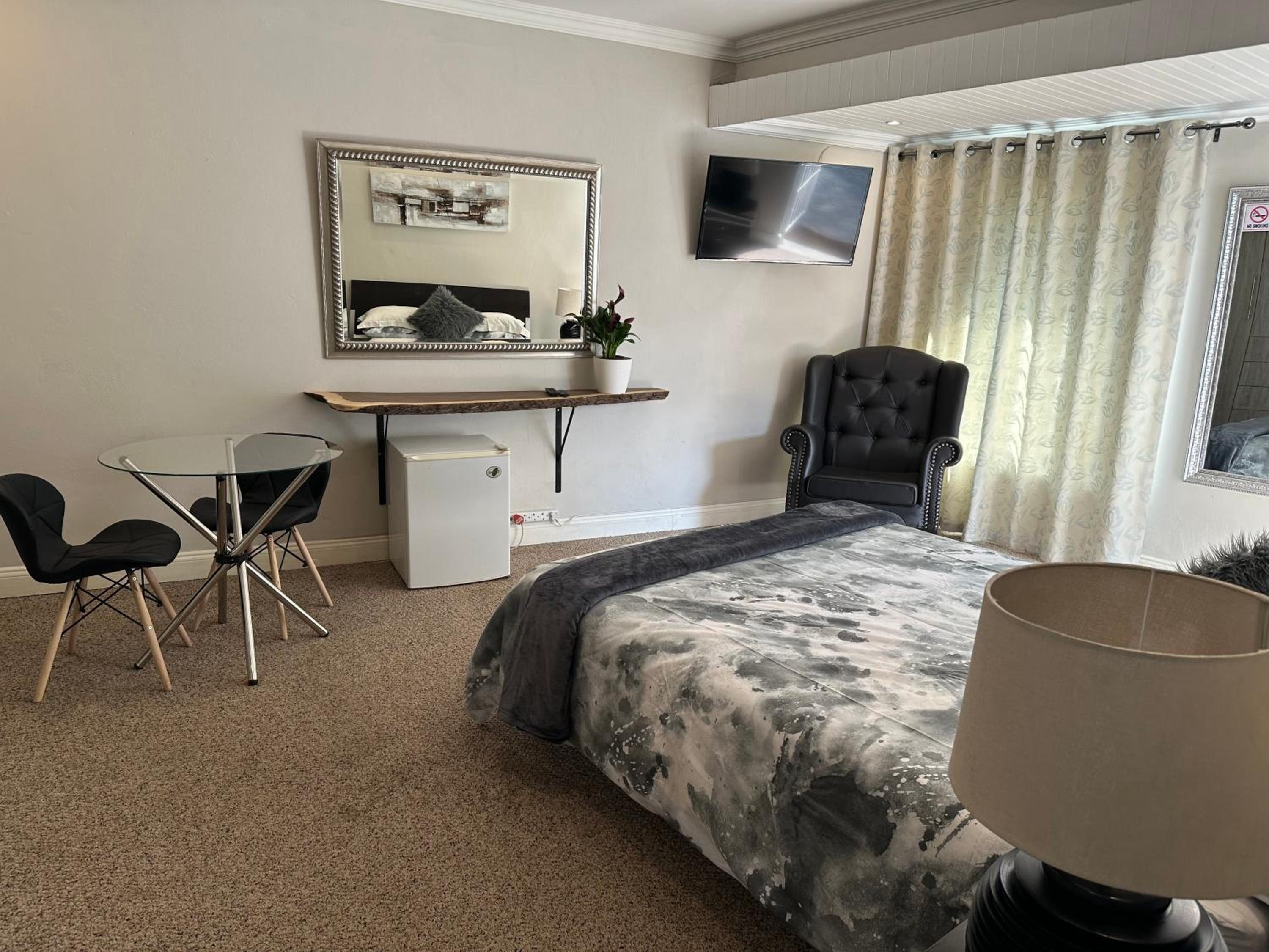 Deluxe Double Room with Shower photo 2