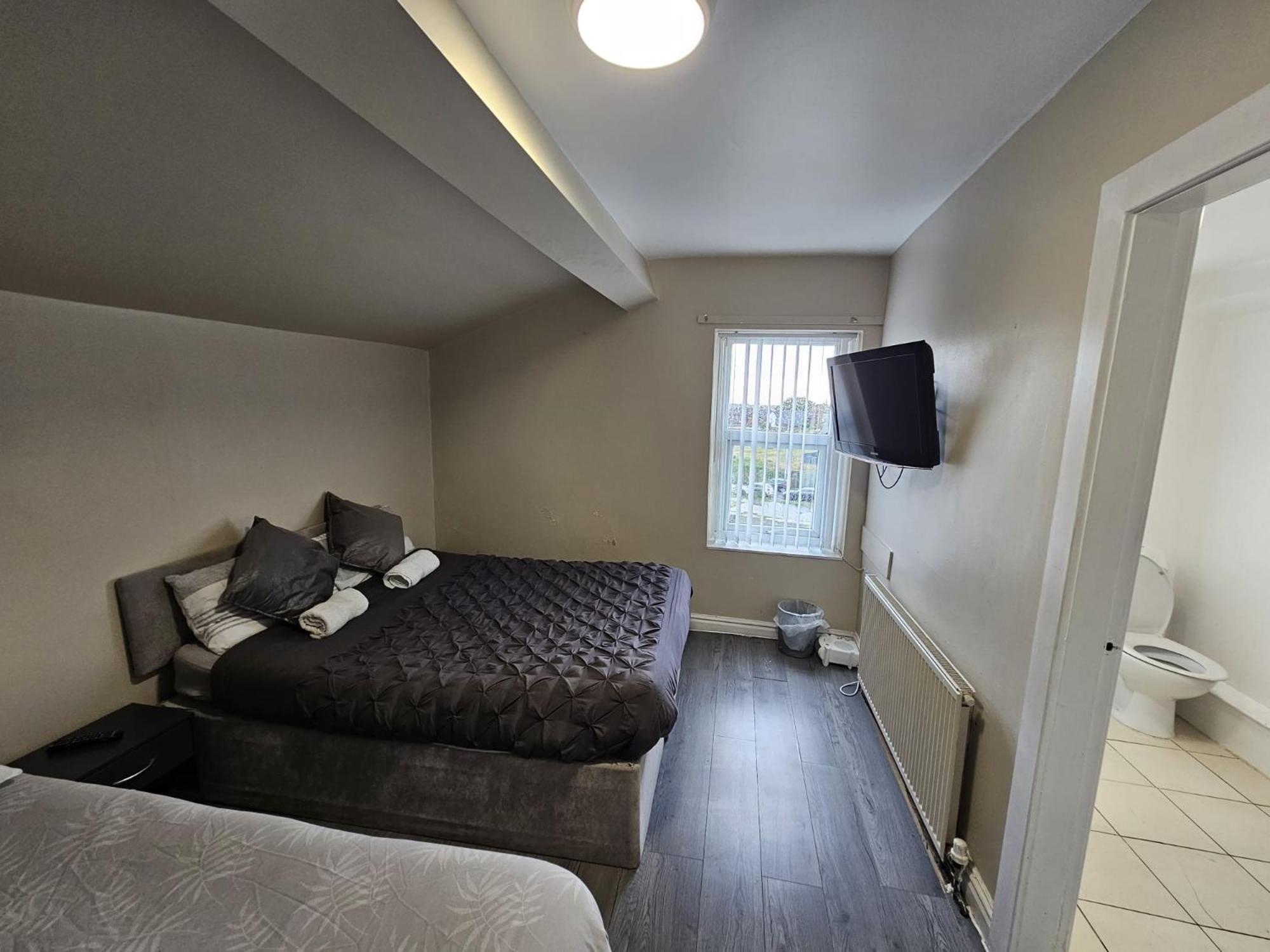 Quadruple Room With Private Bathroom
