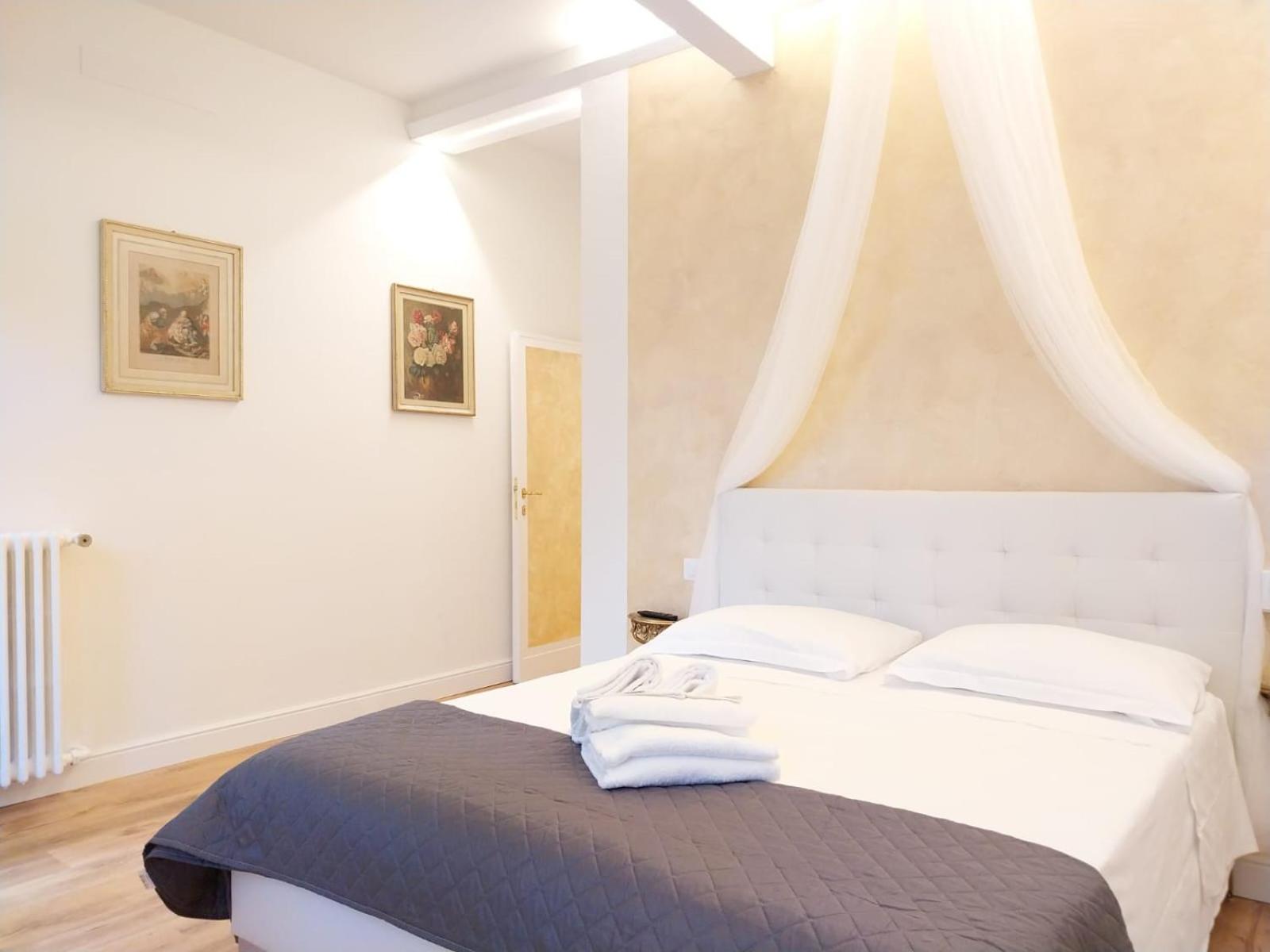 Double Room with Private External Bathroom