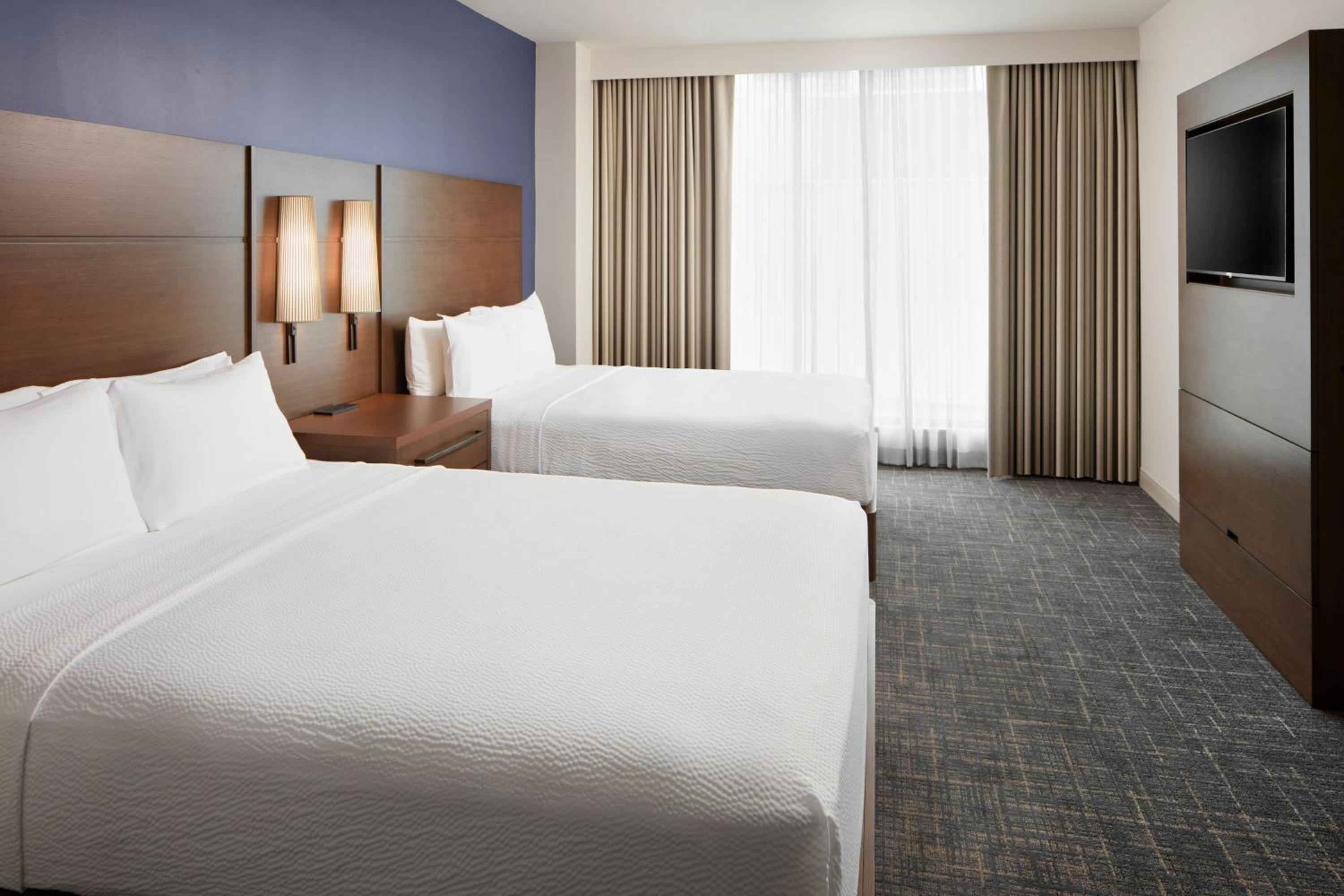 One-Bedroom Suite with Sofa Bed and City View - Photo 2