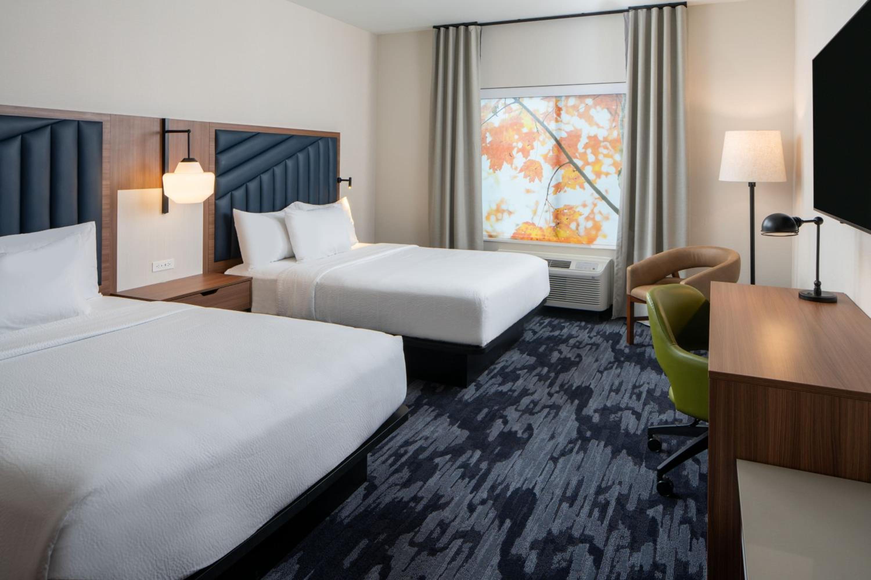 Standard Queen Room with Two Queen Beds and Roll-in Shower - Mobility Accessible