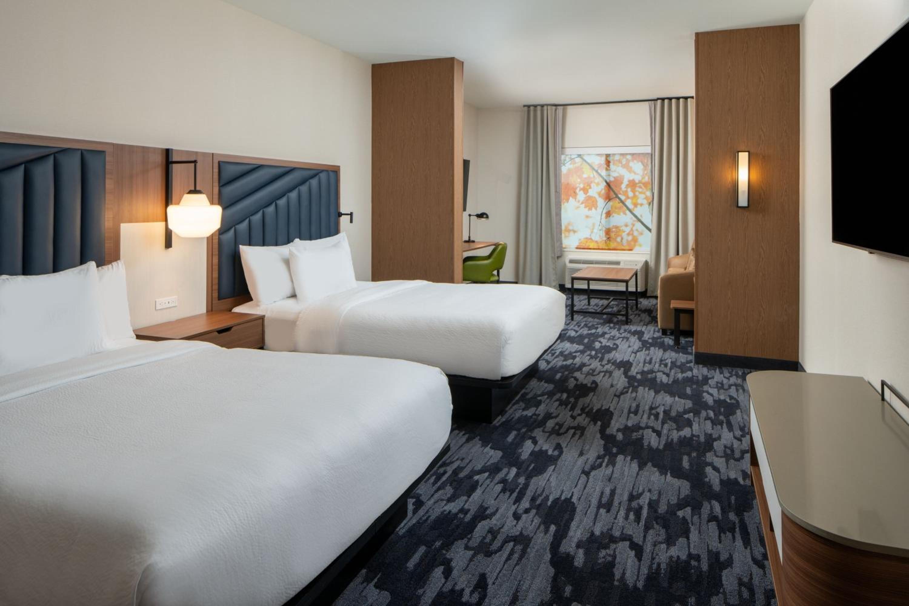 Queen Suite with Two Queen Beds, Living Room and Sofa Bed - Mobility Access/Bathtub