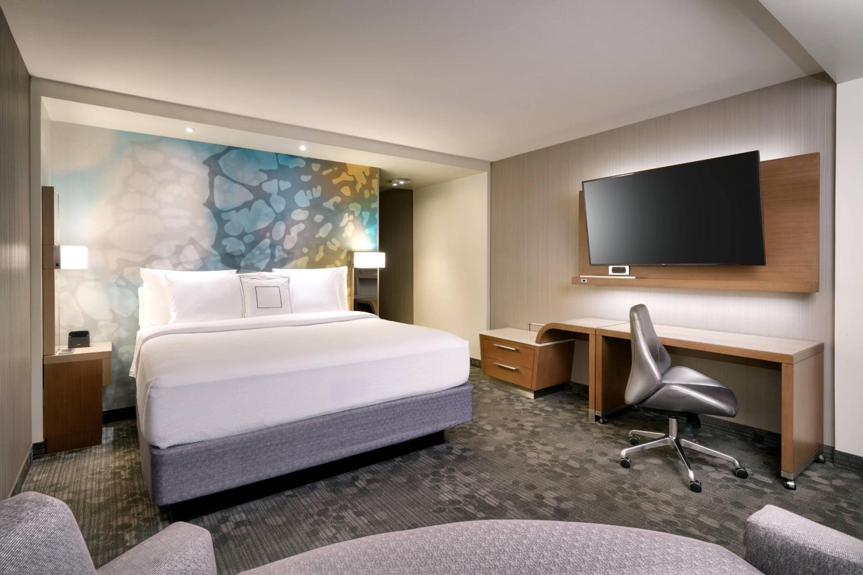 King Room with Sofa Bed - Hearing Accessible photo 1