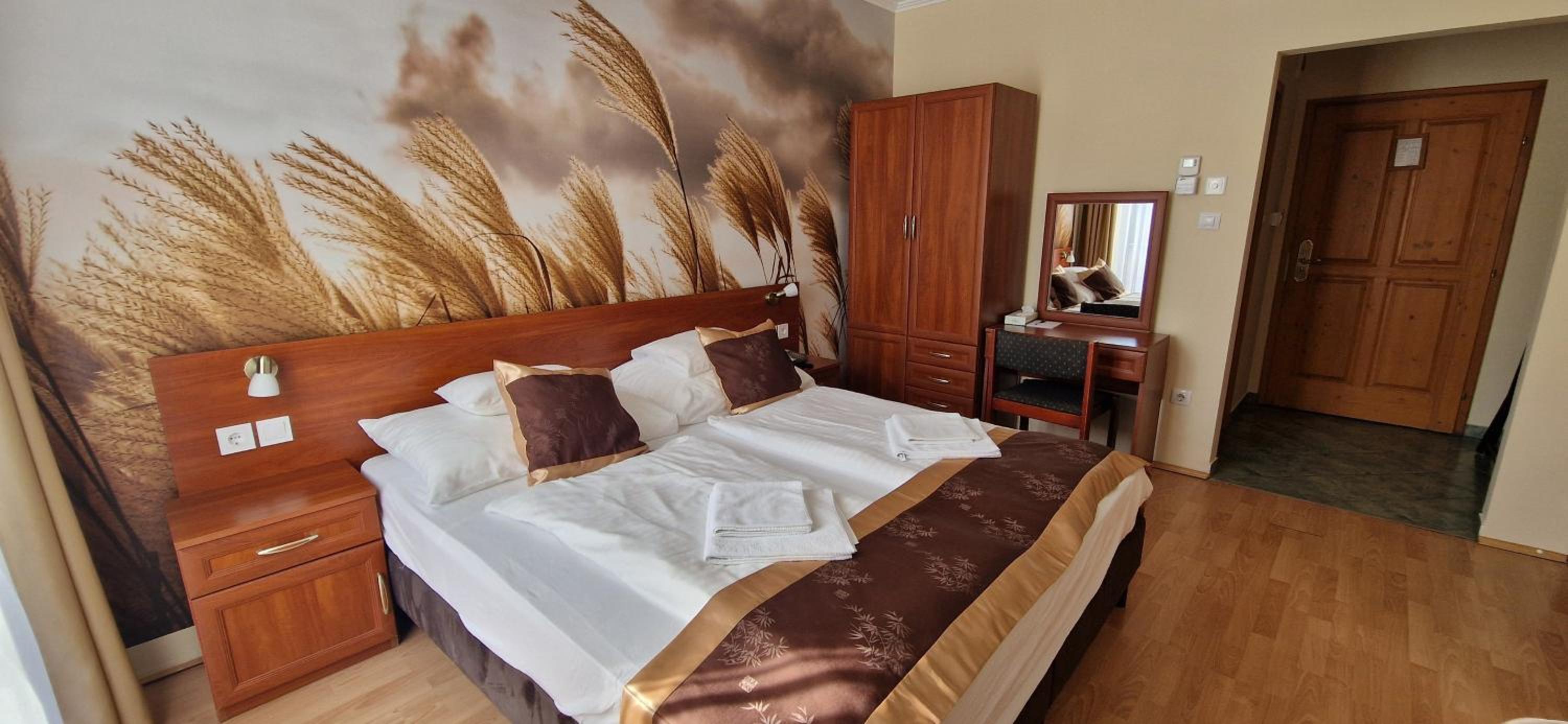 Double or Twin Room - Photo 4