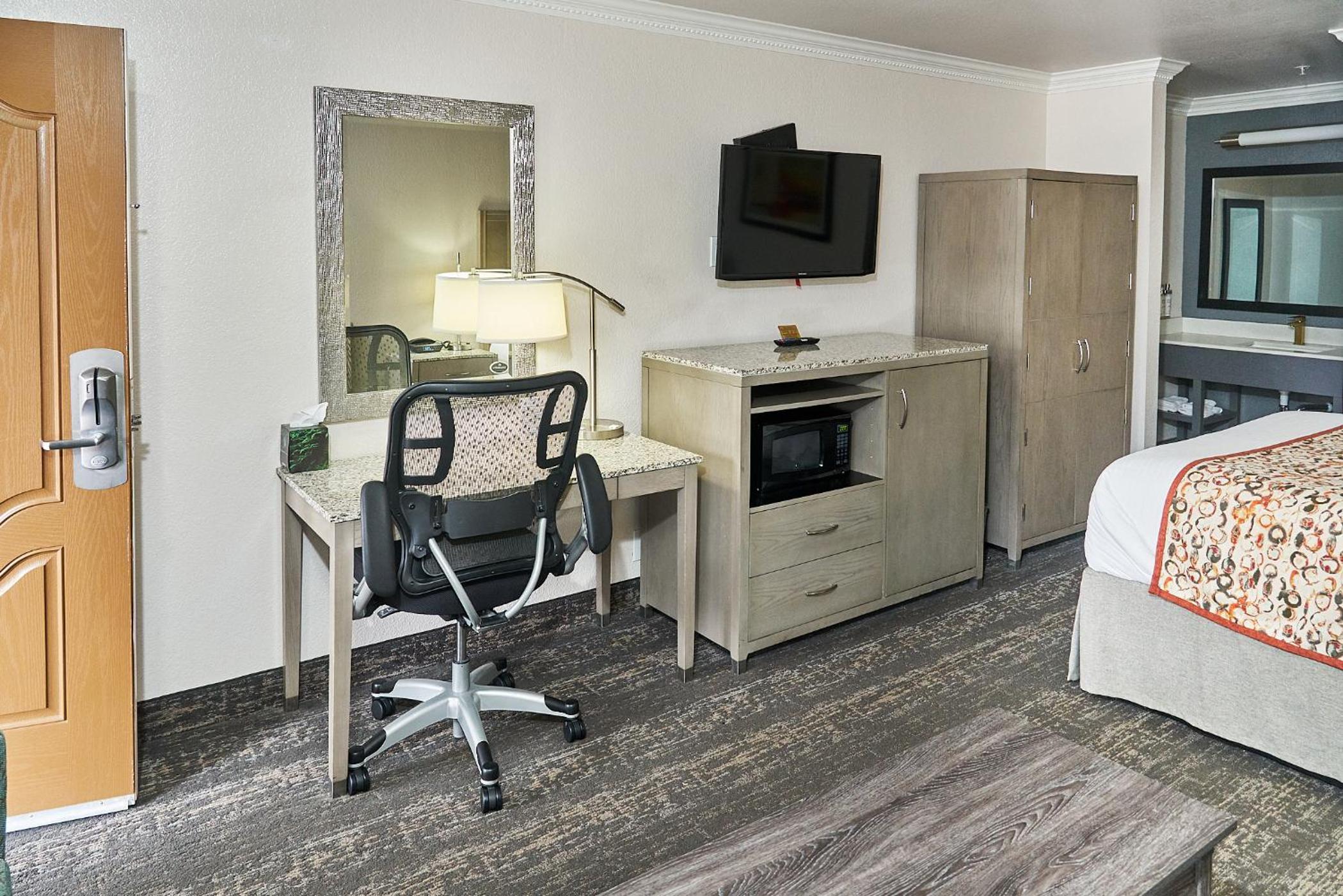 Queen Room photo 1