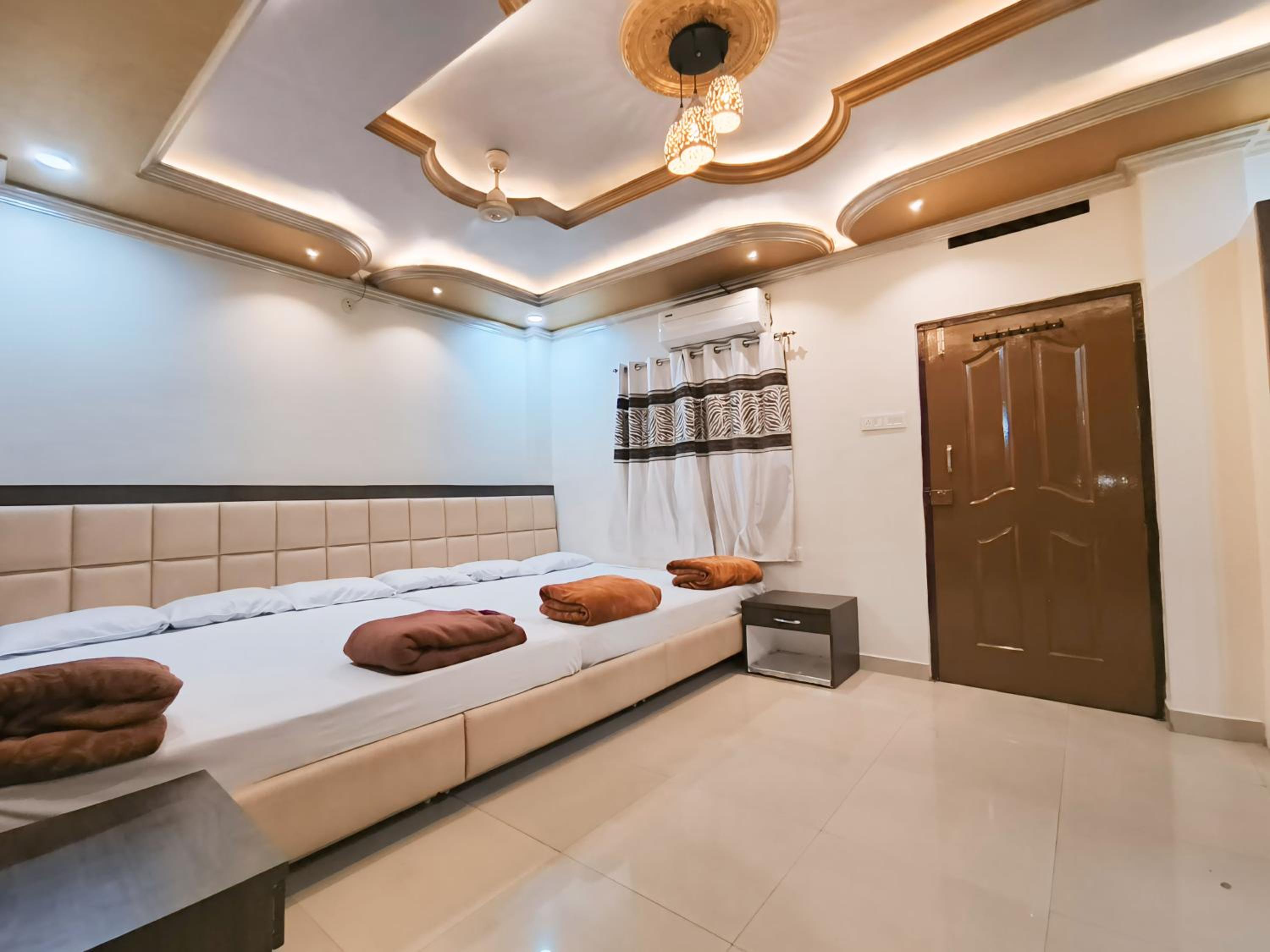 Family Room with Bathroom photo 3
