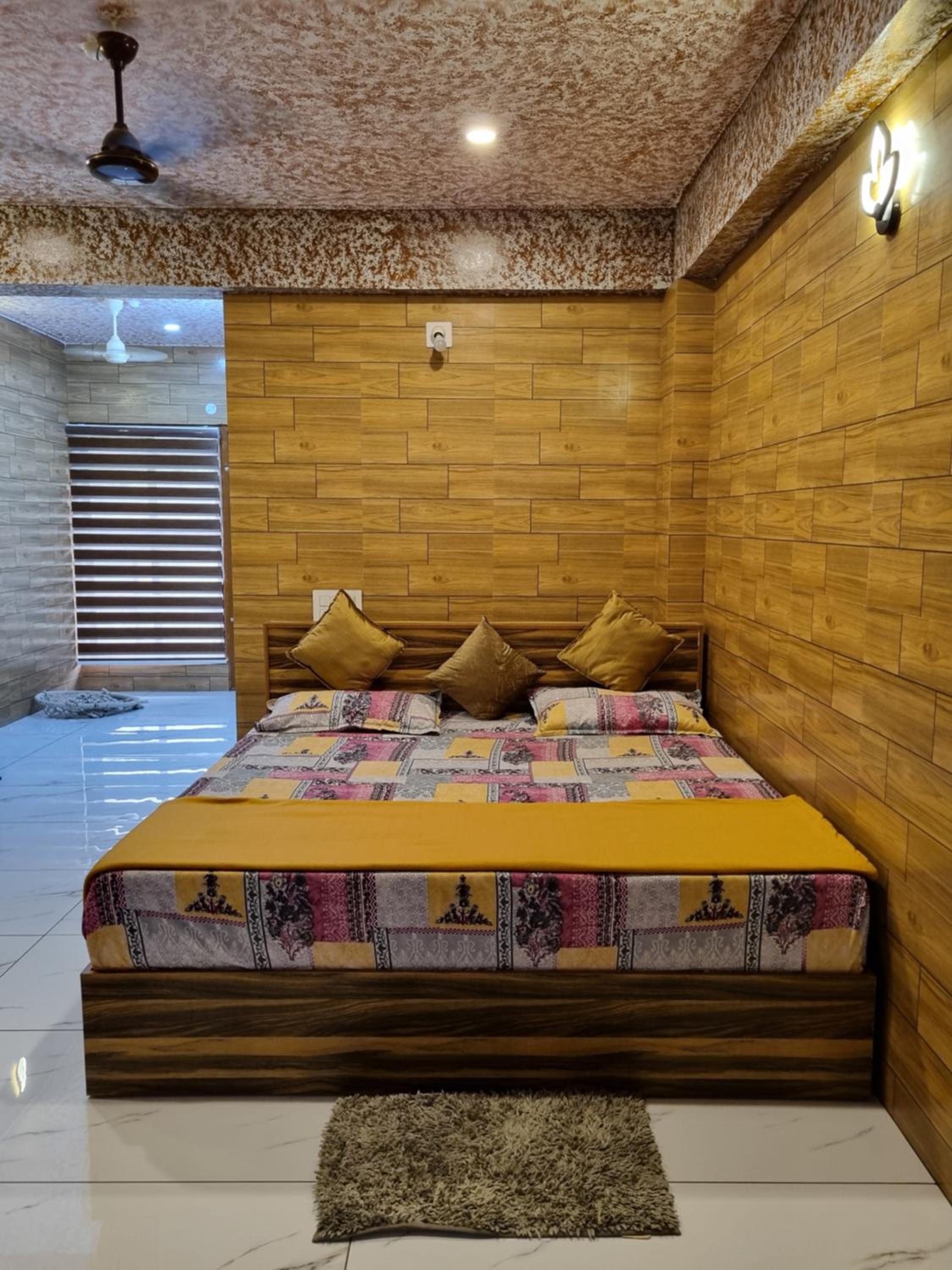 Deluxe King Room photo 1