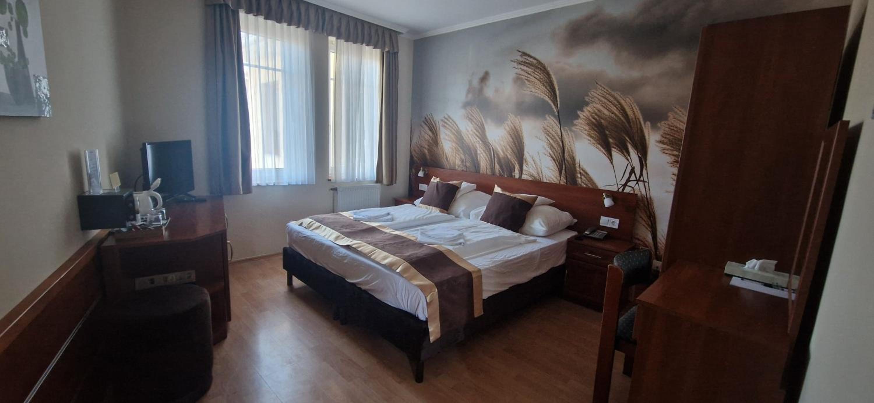 Double or Twin Room - Photo 3
