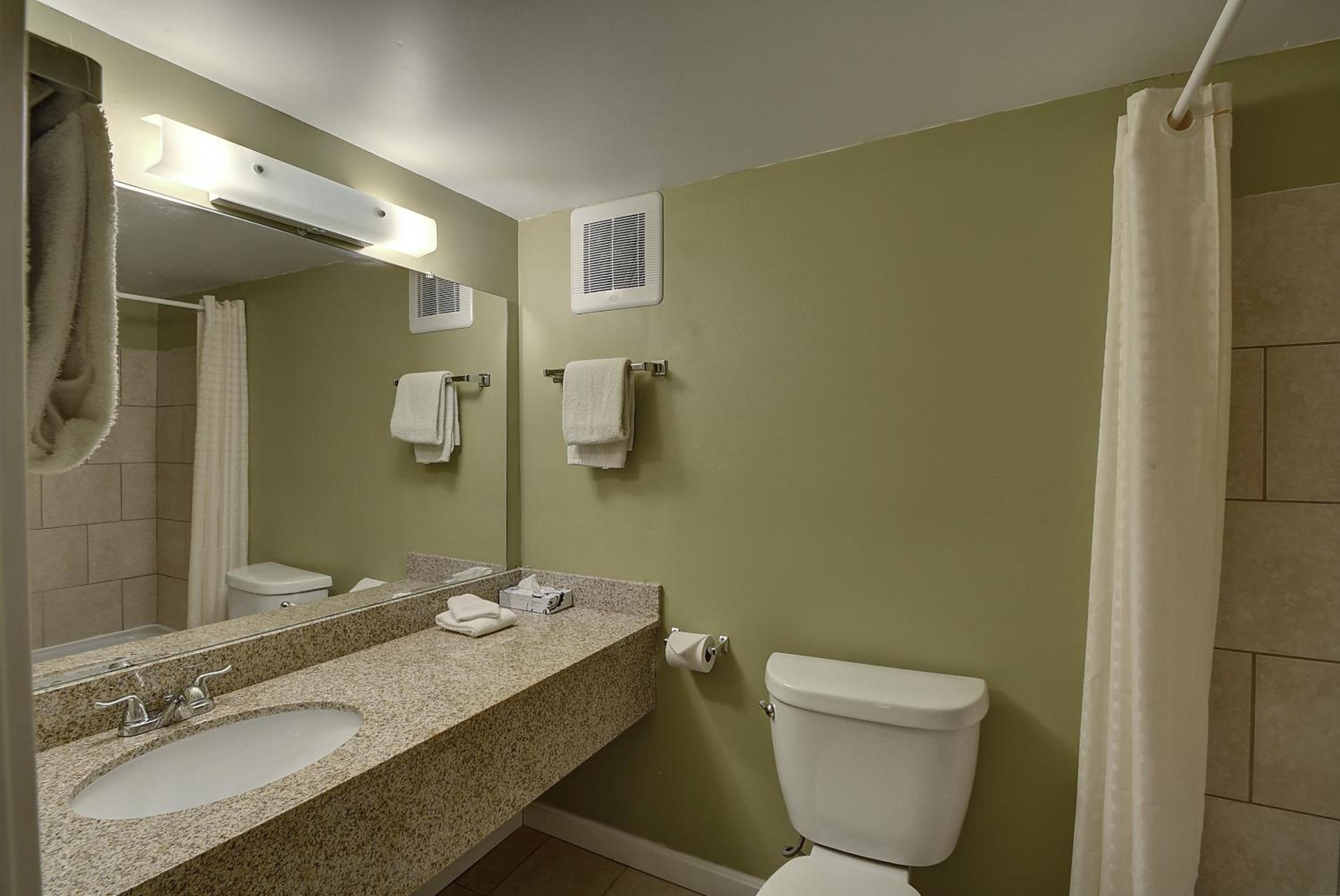 Deluxe Queen Room with Two Queen Beds photo 2