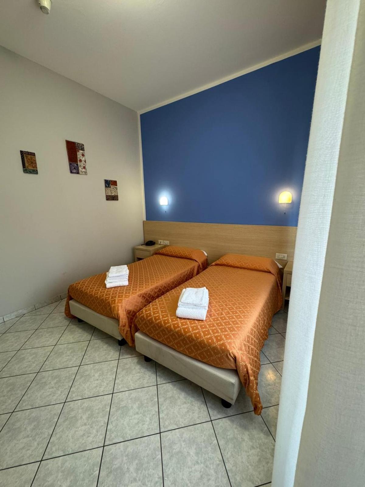 Twin Room - Photo 1