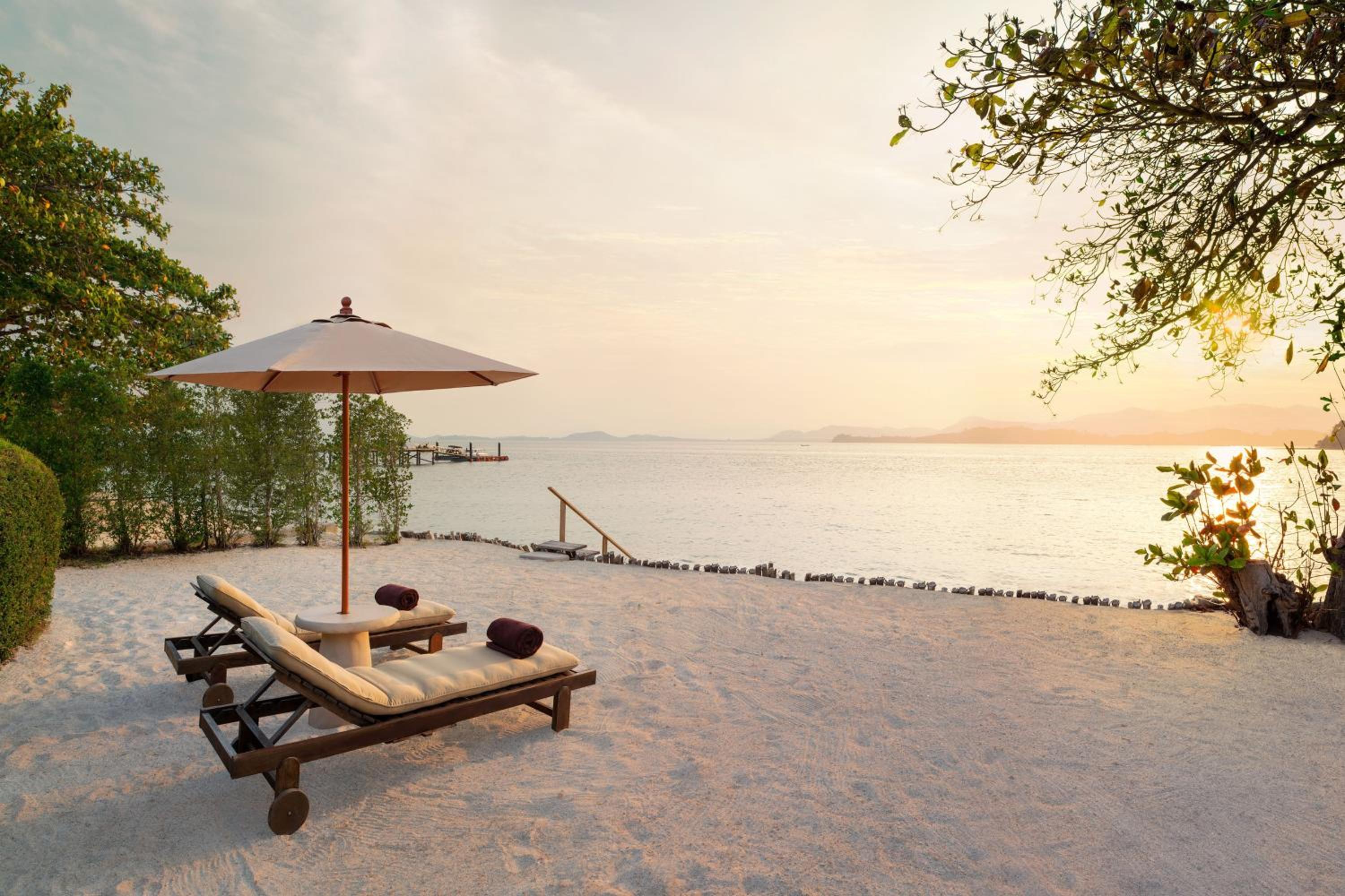 One-Bedroom Beachfront Villa with Sofa Bed - Photo 3