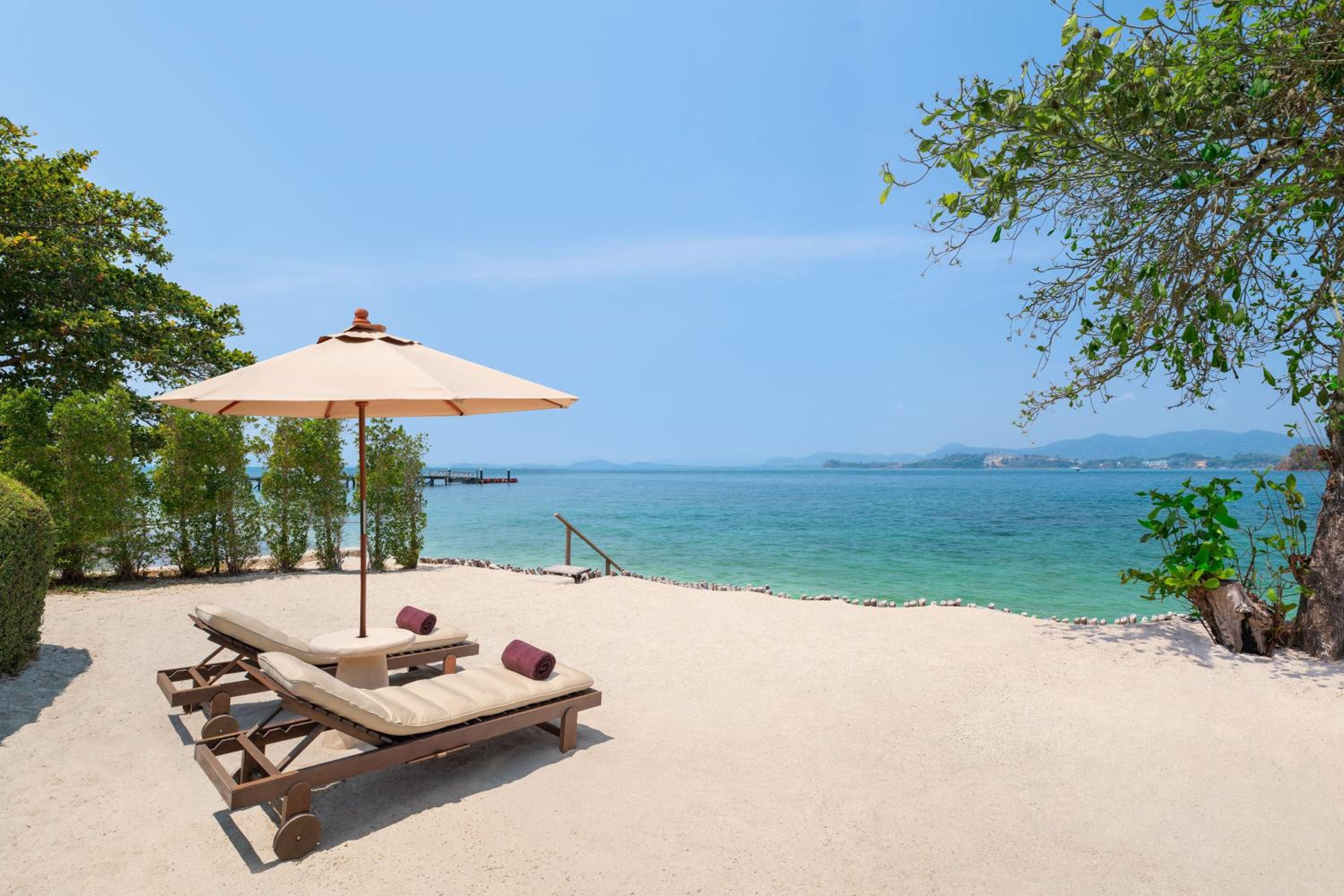 One-Bedroom Beachfront Villa with Sofa Bed - Photo 4