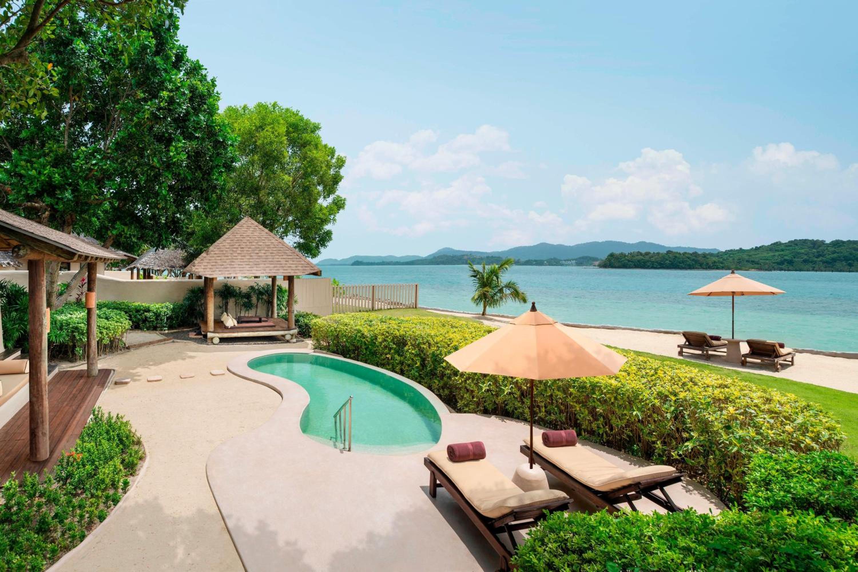 One-Bedroom Beachfront Villa with Sofa Bed and Private Pool - Photo 9