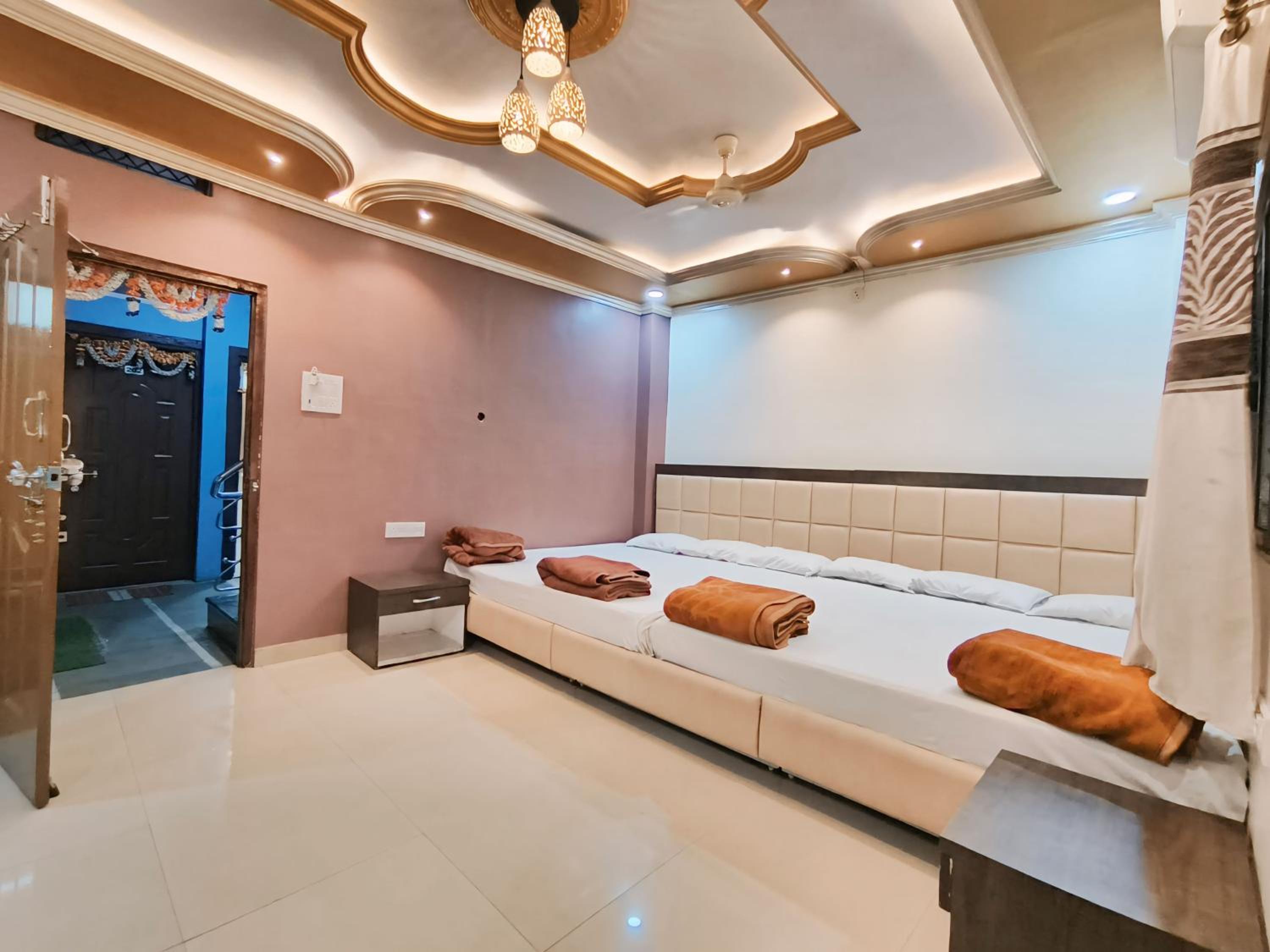 Family Room with Bathroom photo 1