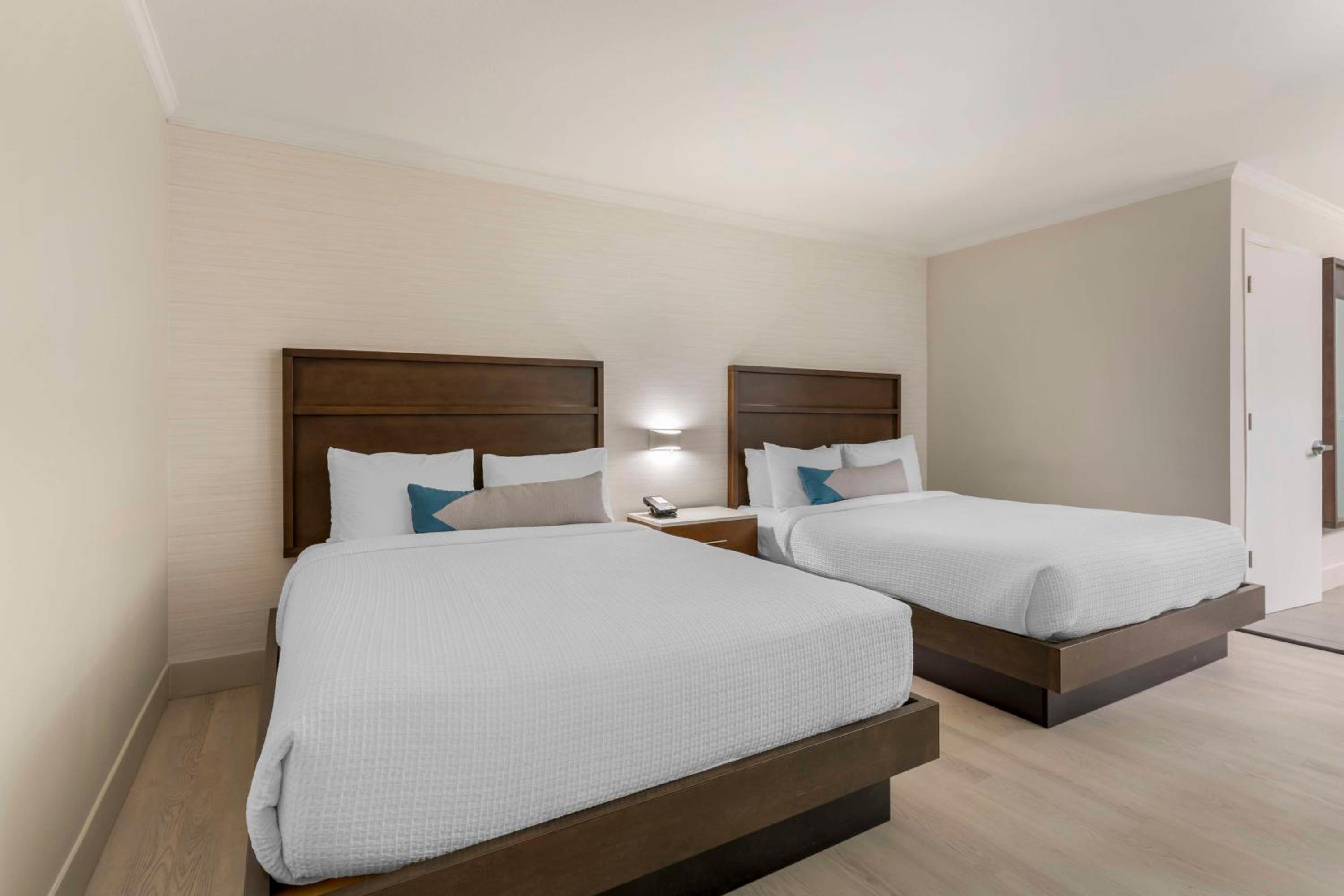 Queen Room with Two Queen Beds and Sofa - Photo 2