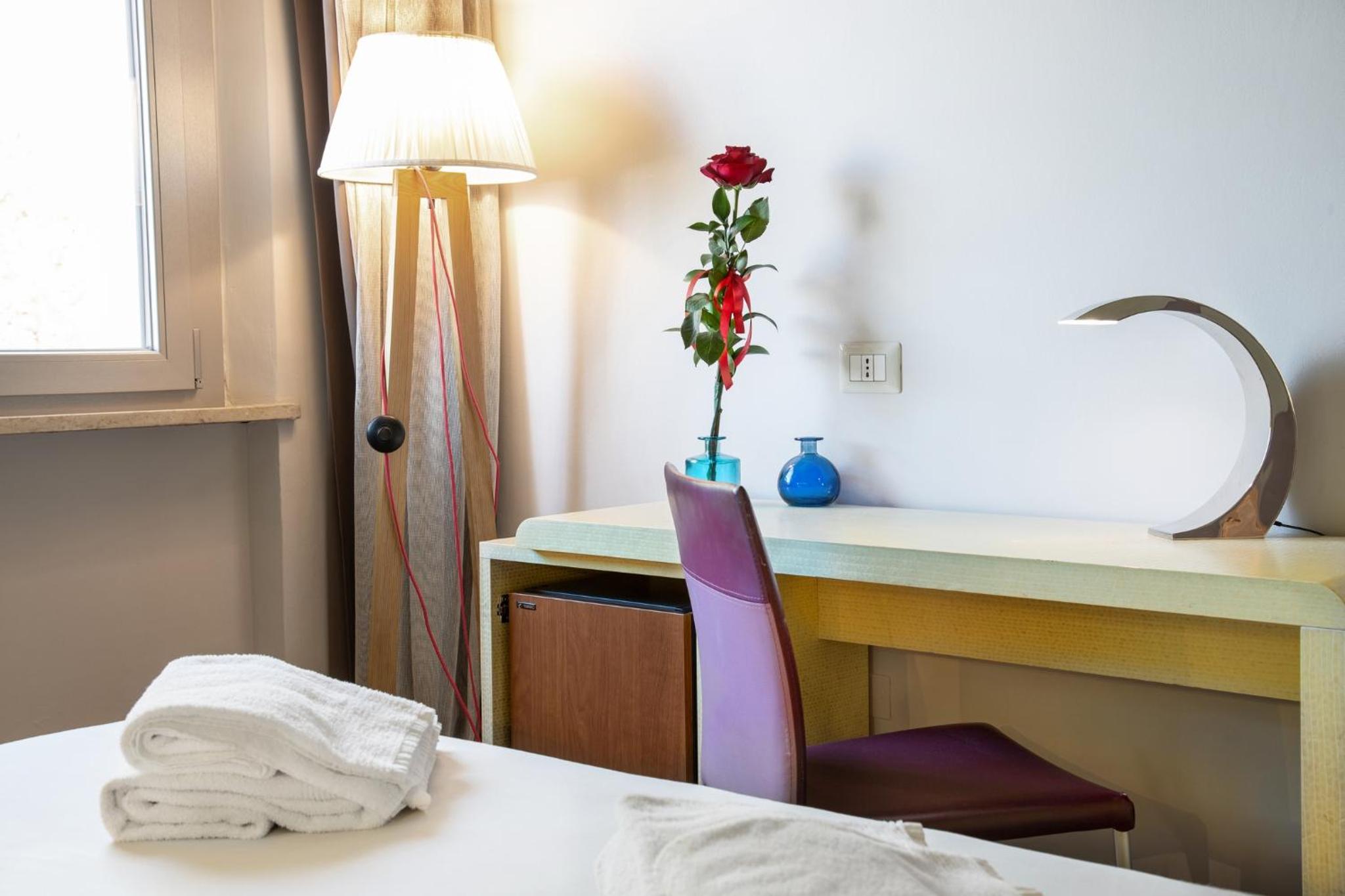 Classic Double or Twin Room - Photo 6