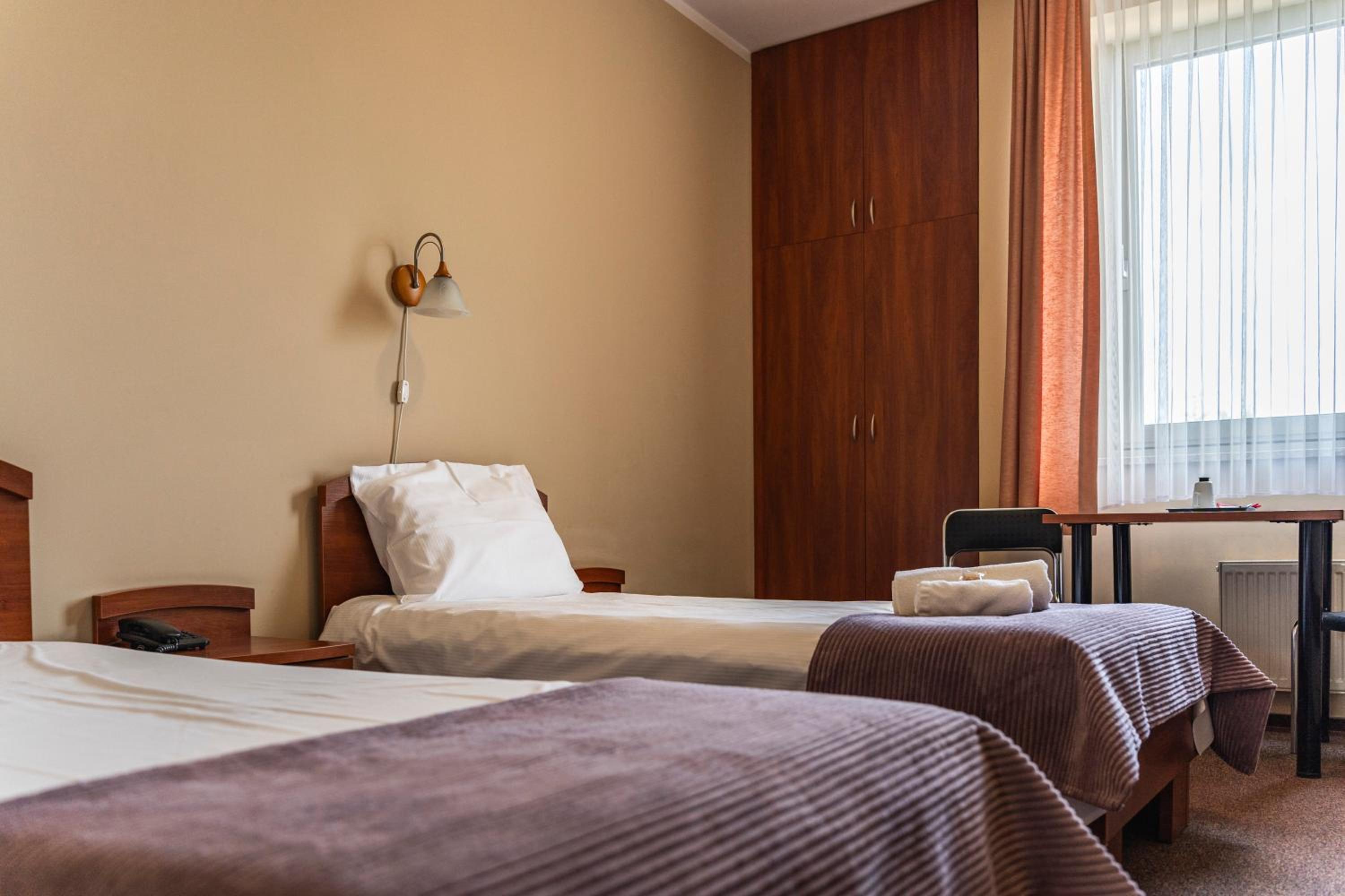 Twin Room - Photo 7