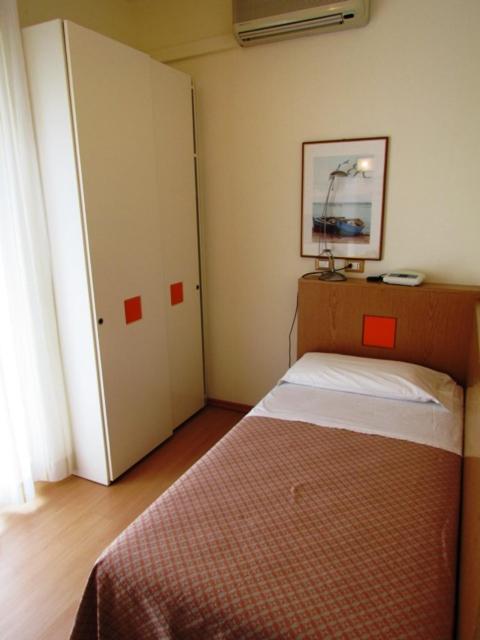 Connecting Room with Partial Sea View