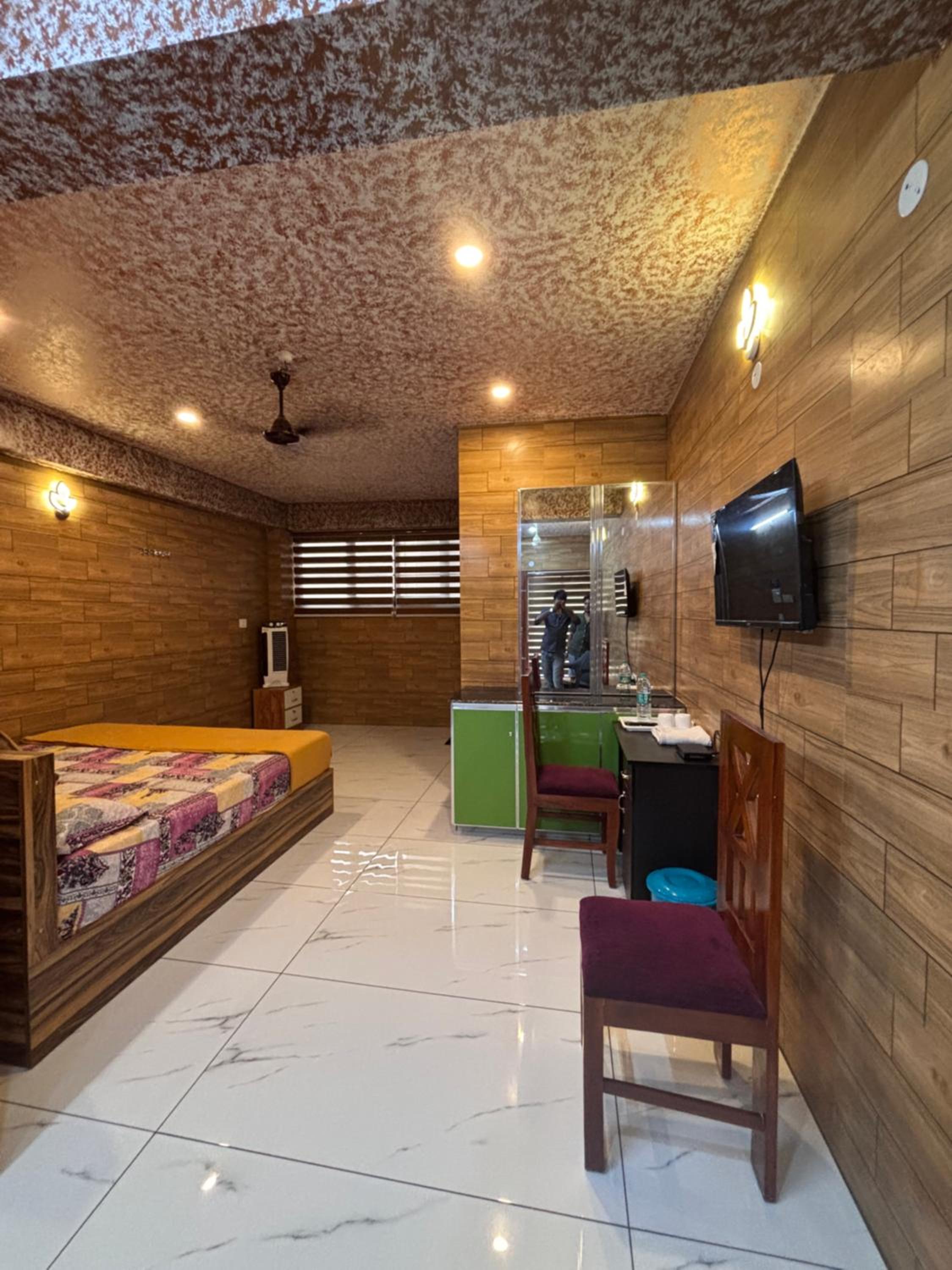 Deluxe King Room photo 3