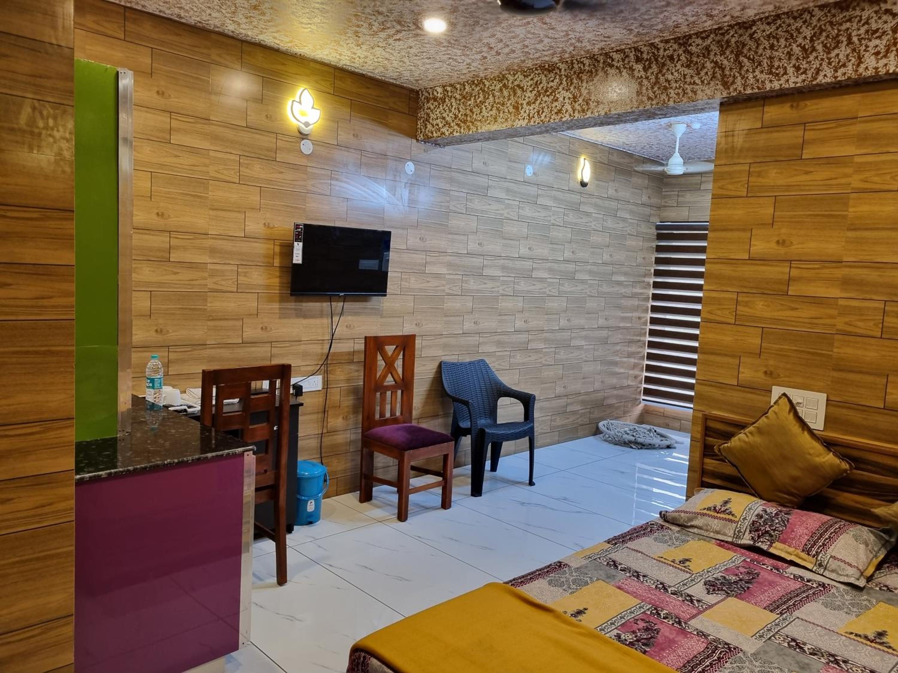 Deluxe King Room photo 2