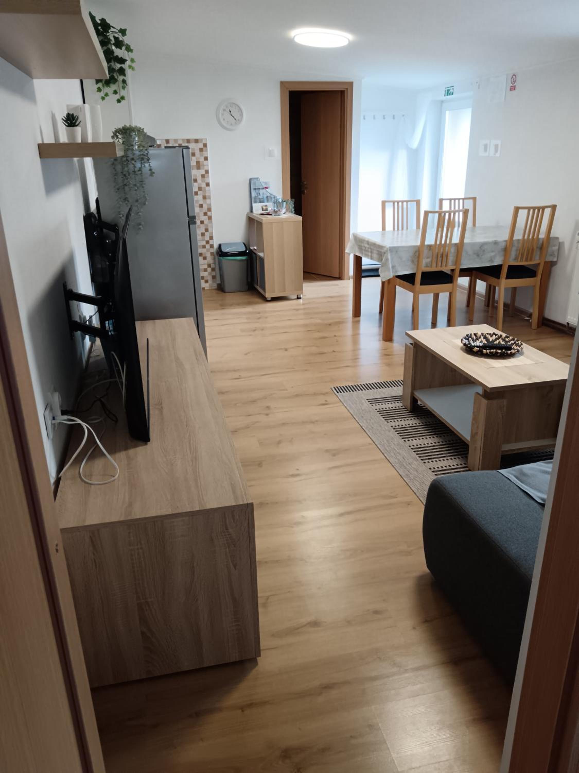 One-Bedroom Apartment photo 1