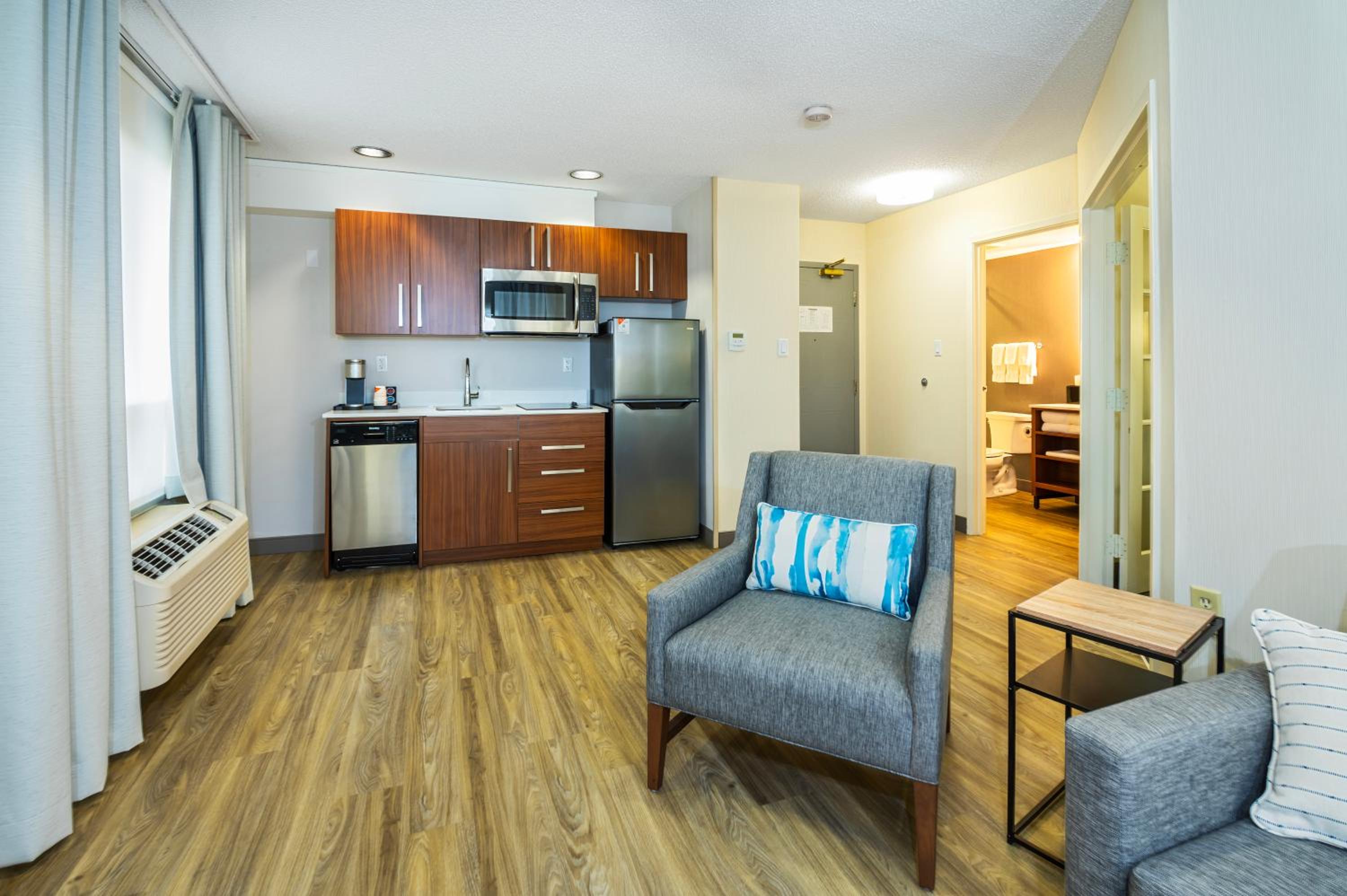 King Suite - Non-Smoking - Photo 1