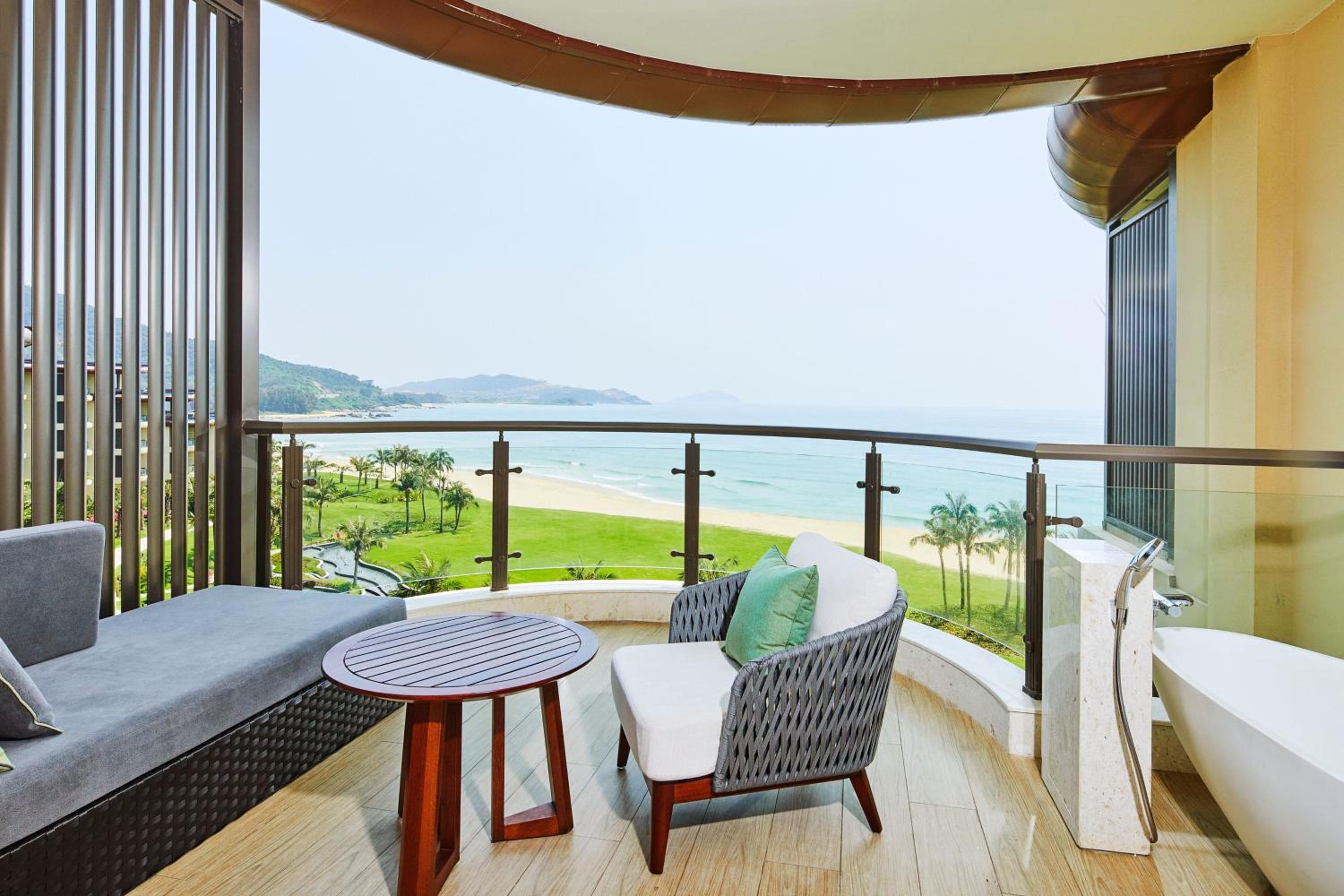 Deluxe Sea View King Room  photo 2